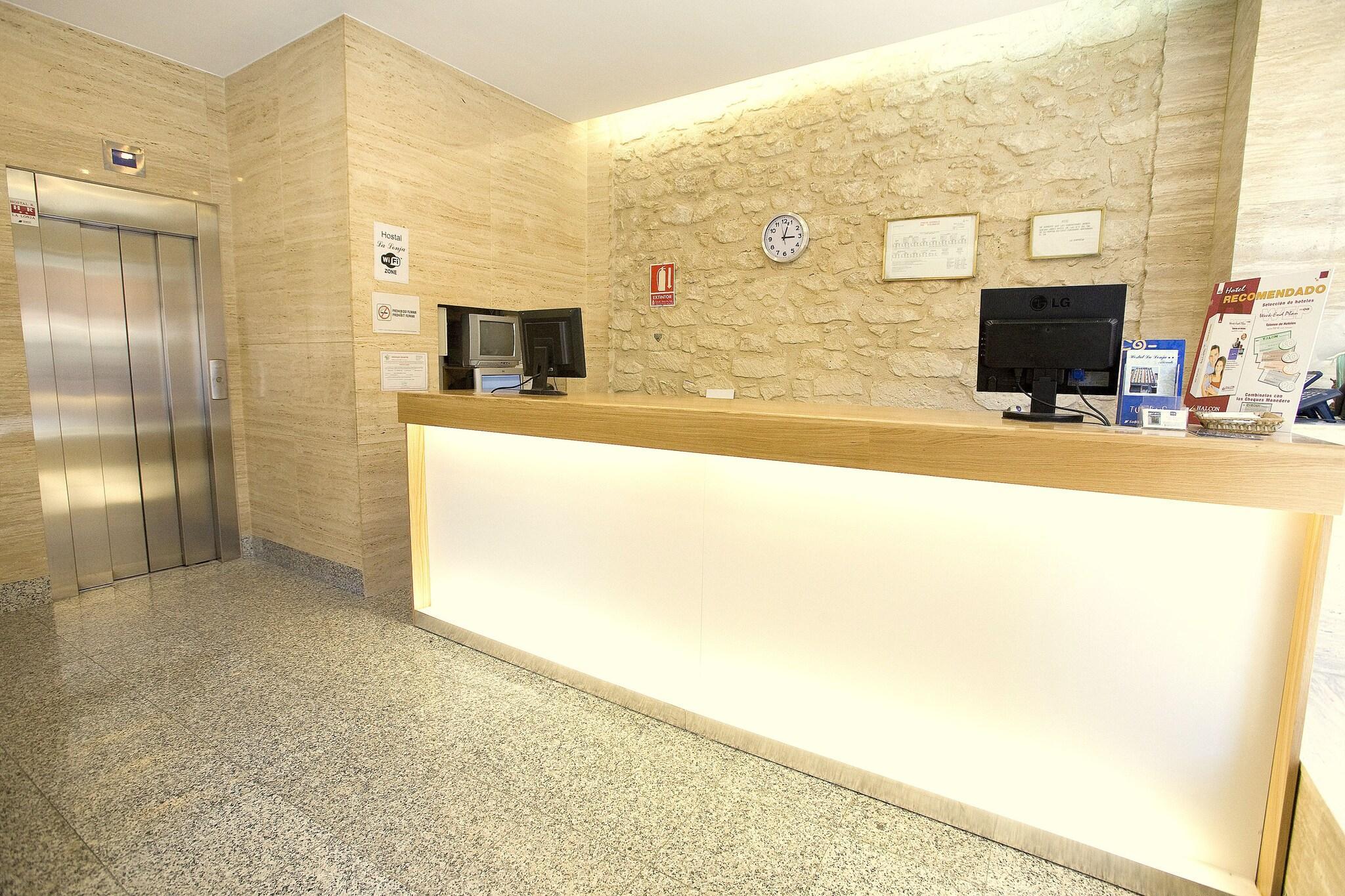 Vista Lobby Hostal La Lonja