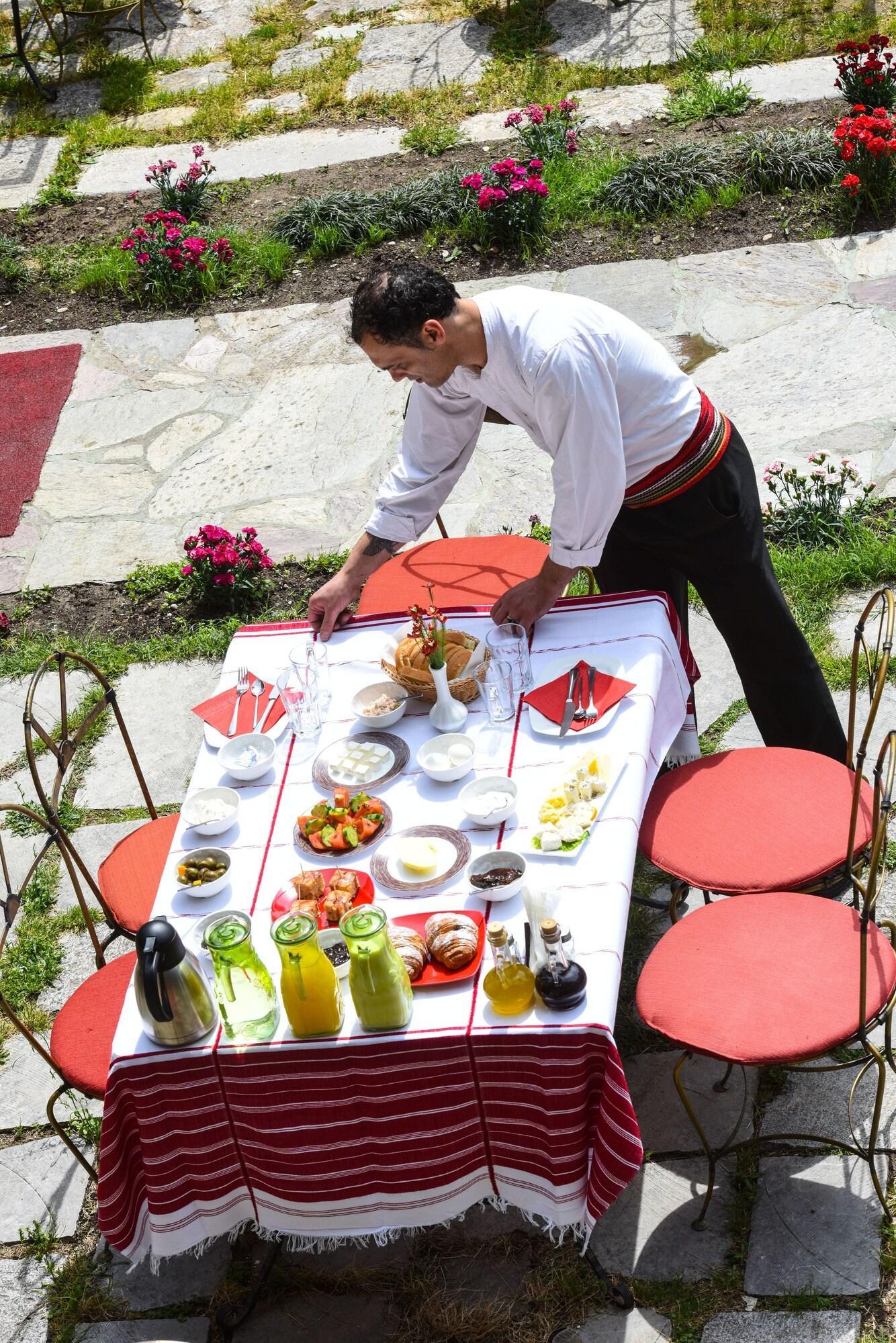 Restaurant Hotel Tradita Geg & Tosk