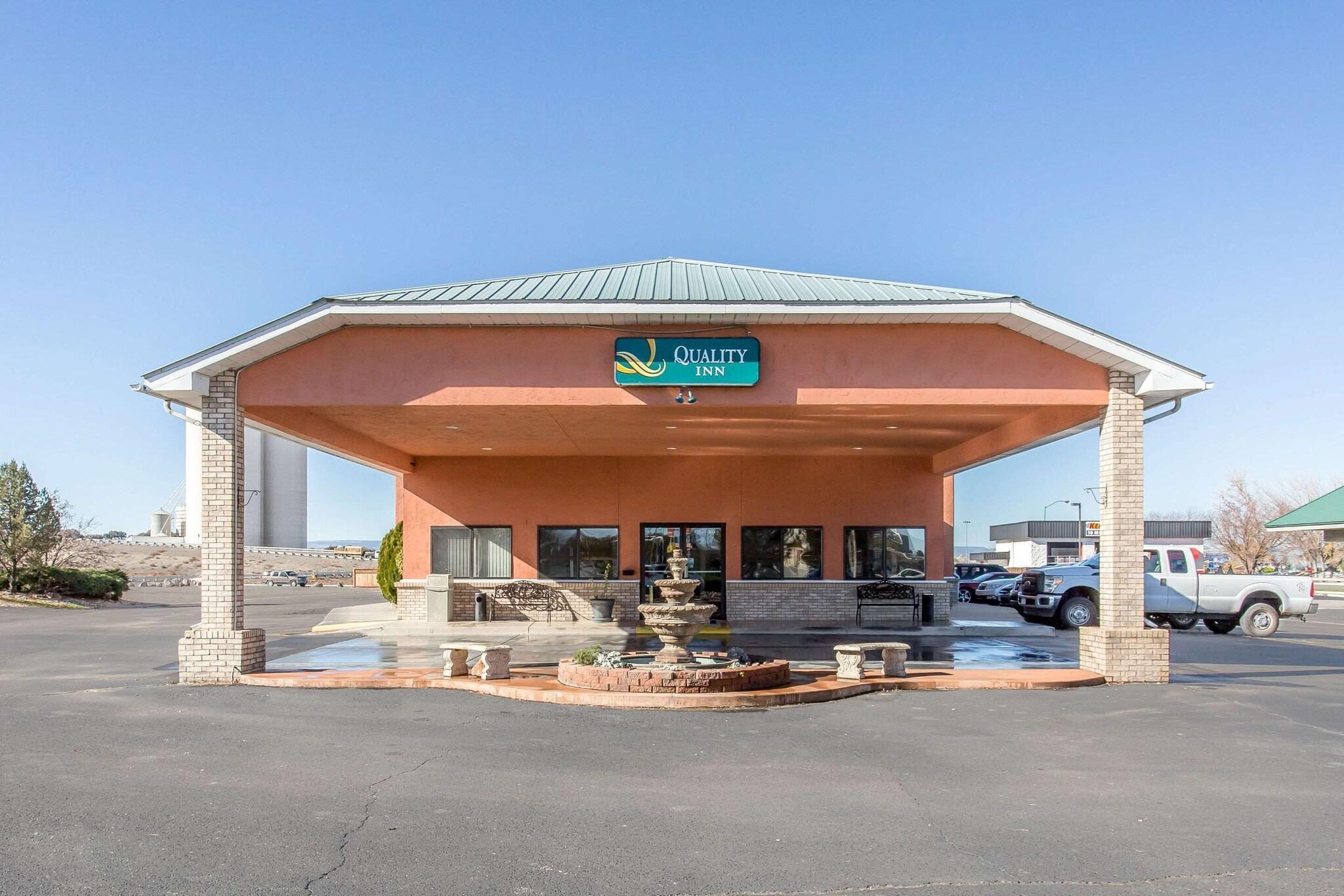 Vista Exterior Quality Inn Delta Gateway to Rocky Mountains