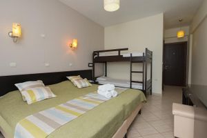 Alojamiento - Maranton Beach Hotel