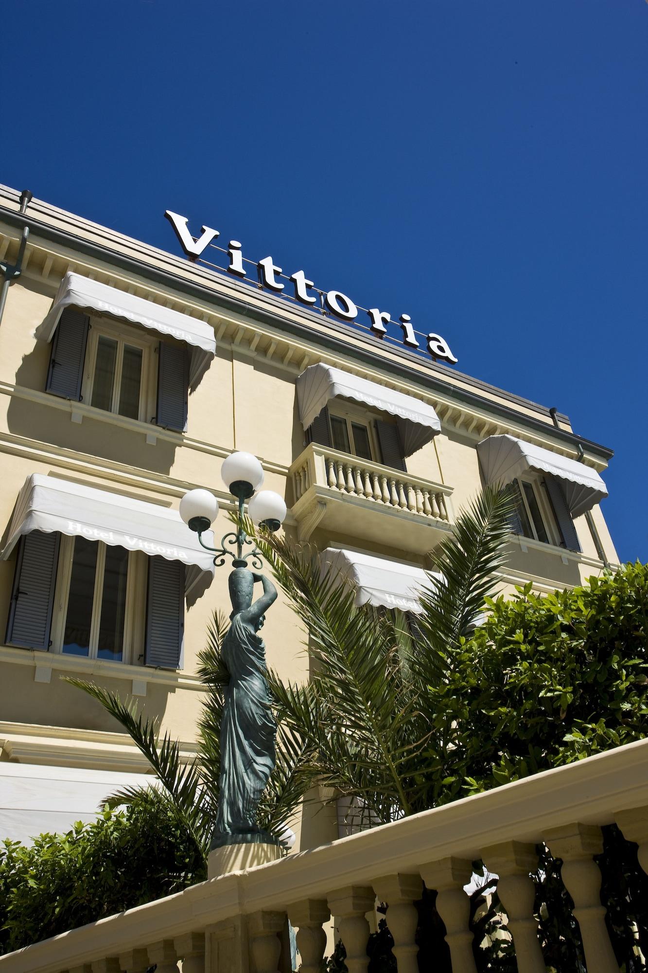 Vista Exterior Grand Hotel Vittoria