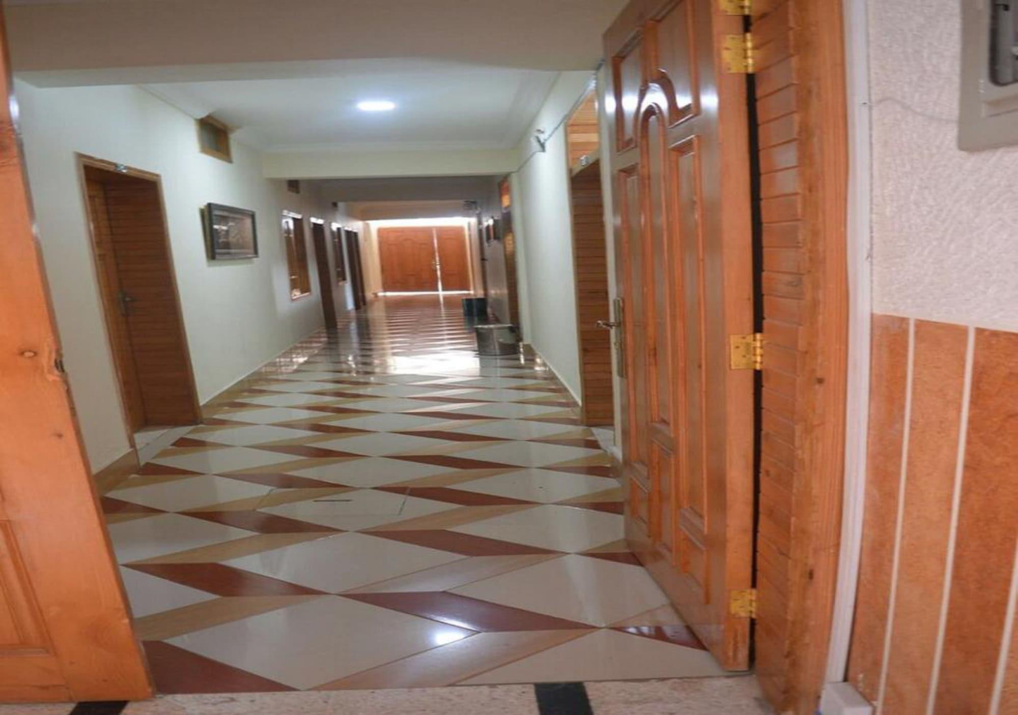 Varios Muzaffarabad View Motel