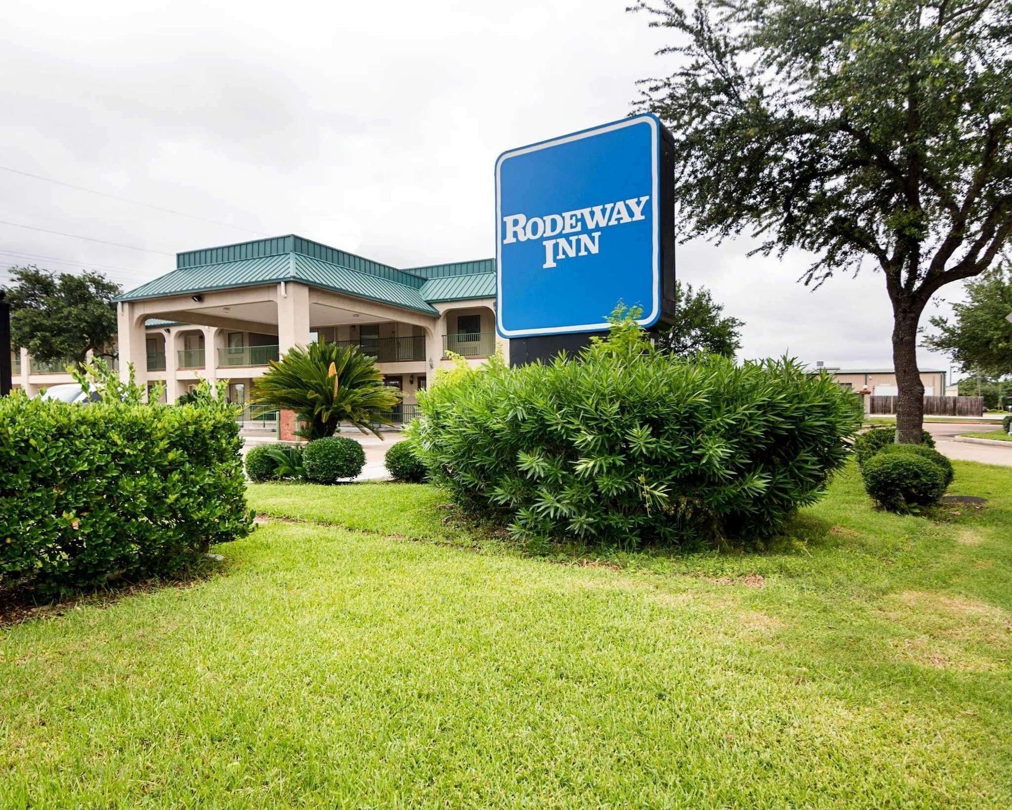 Varios Rodeway Inn & Suites Highway 290 Northwest
