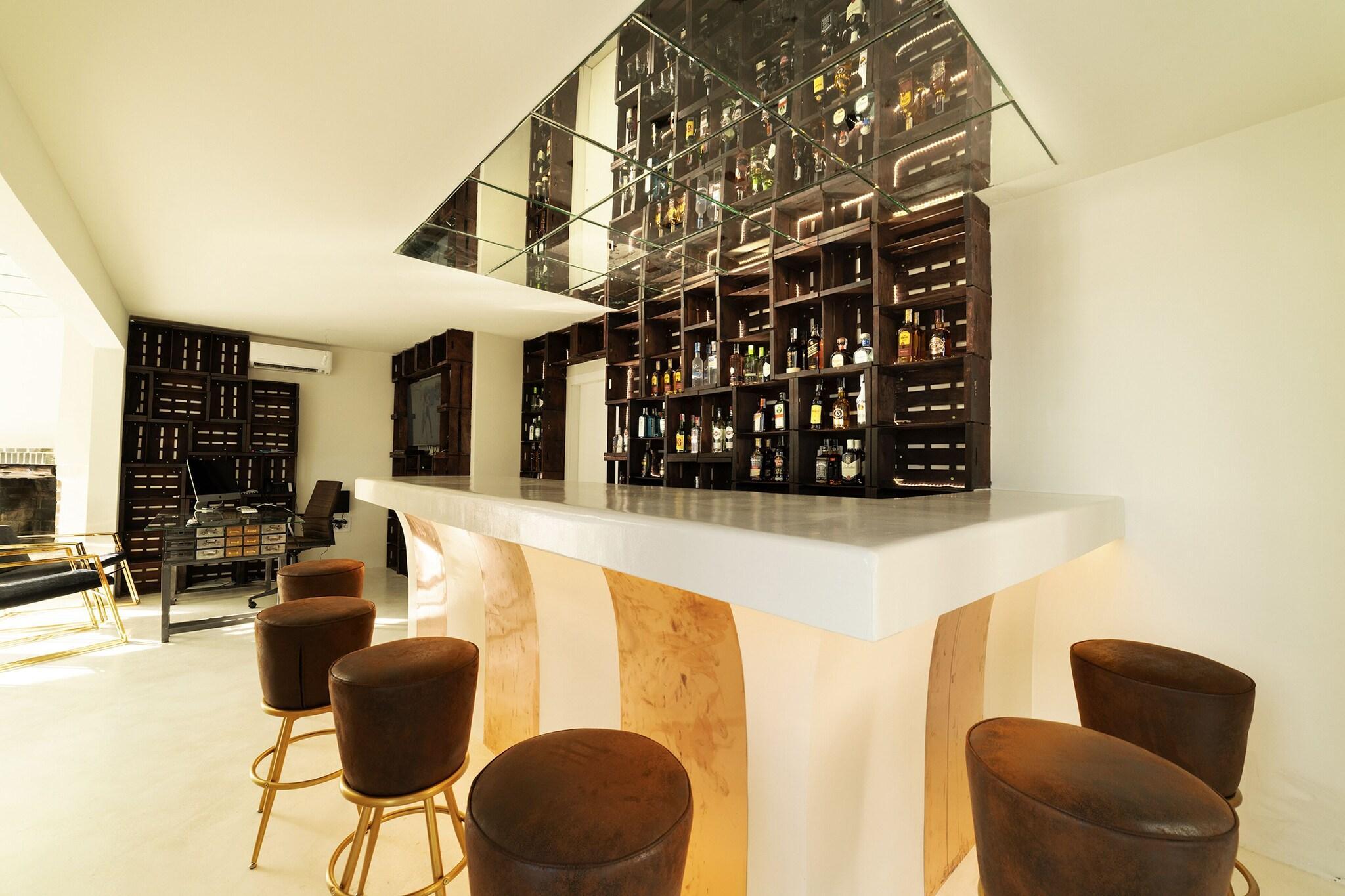 Bar/Salón Om Hotels