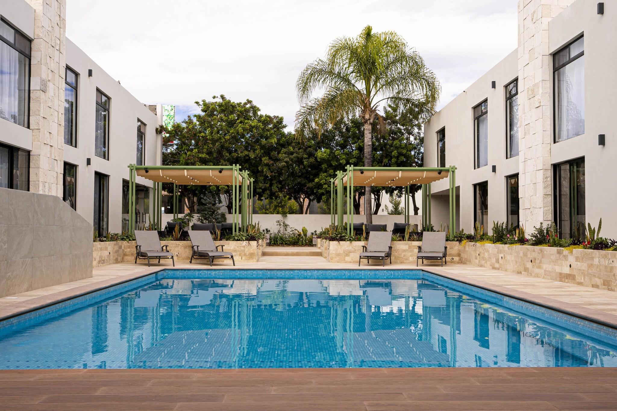 Vista Exterior La Posada Hotel & Suites