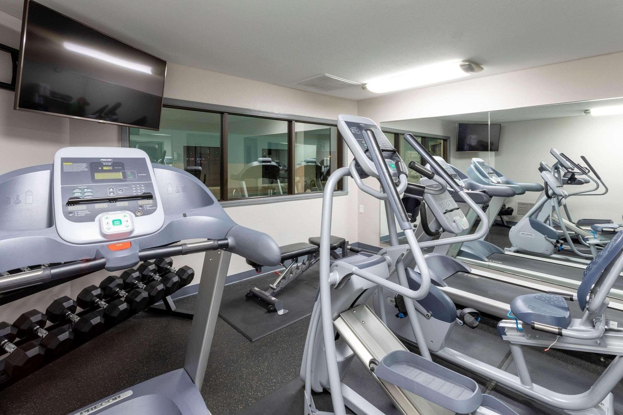 Gimnasio Country Inn & Suites by Radisson, Fargo, ND