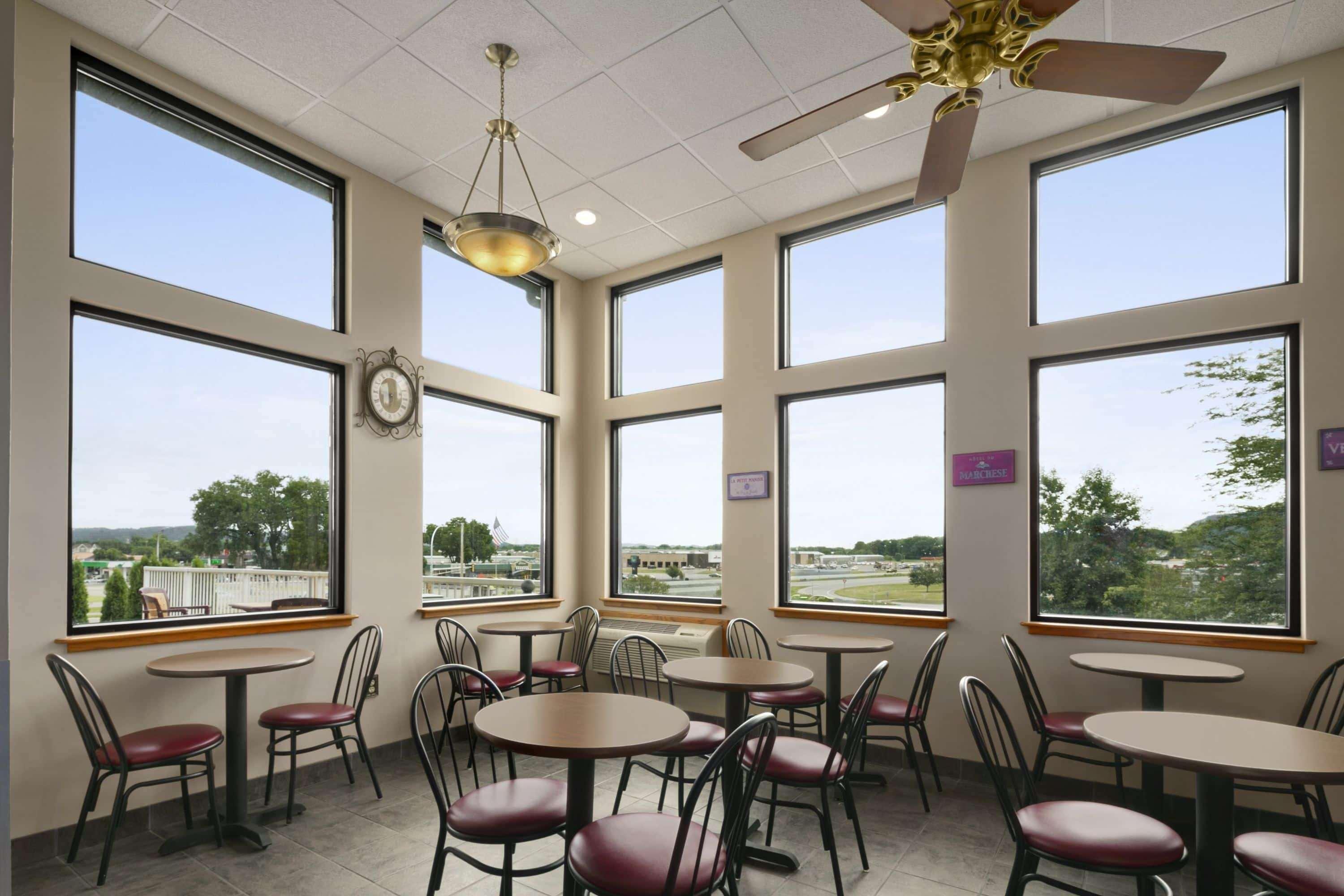 Restaurant Super 8 By Wyndham Winona Mn