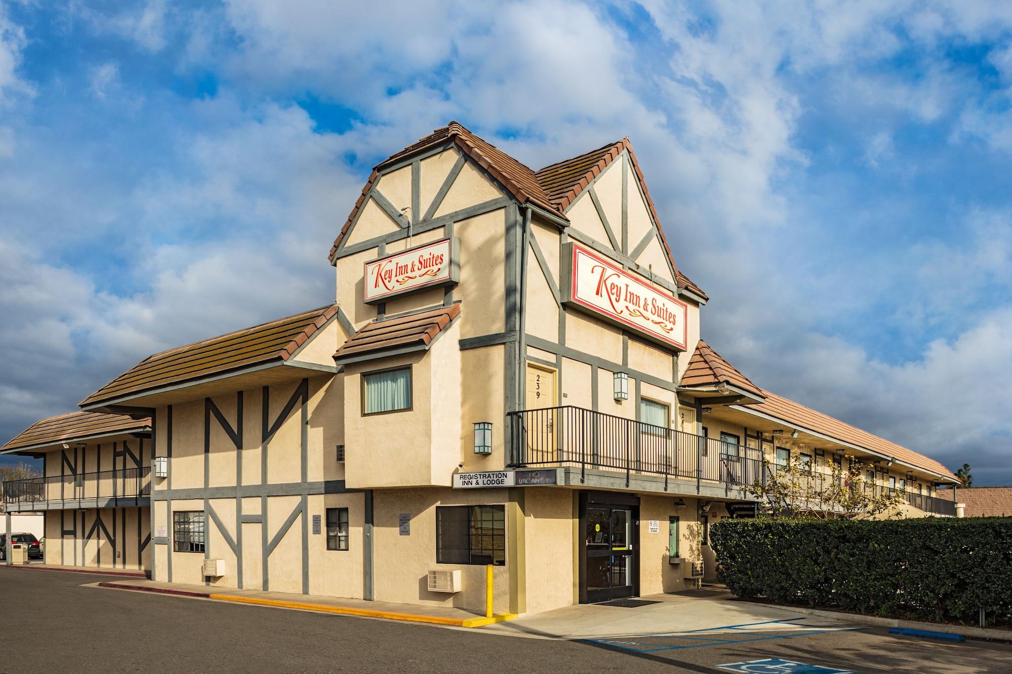Vista Exterior Key Inn & Suites