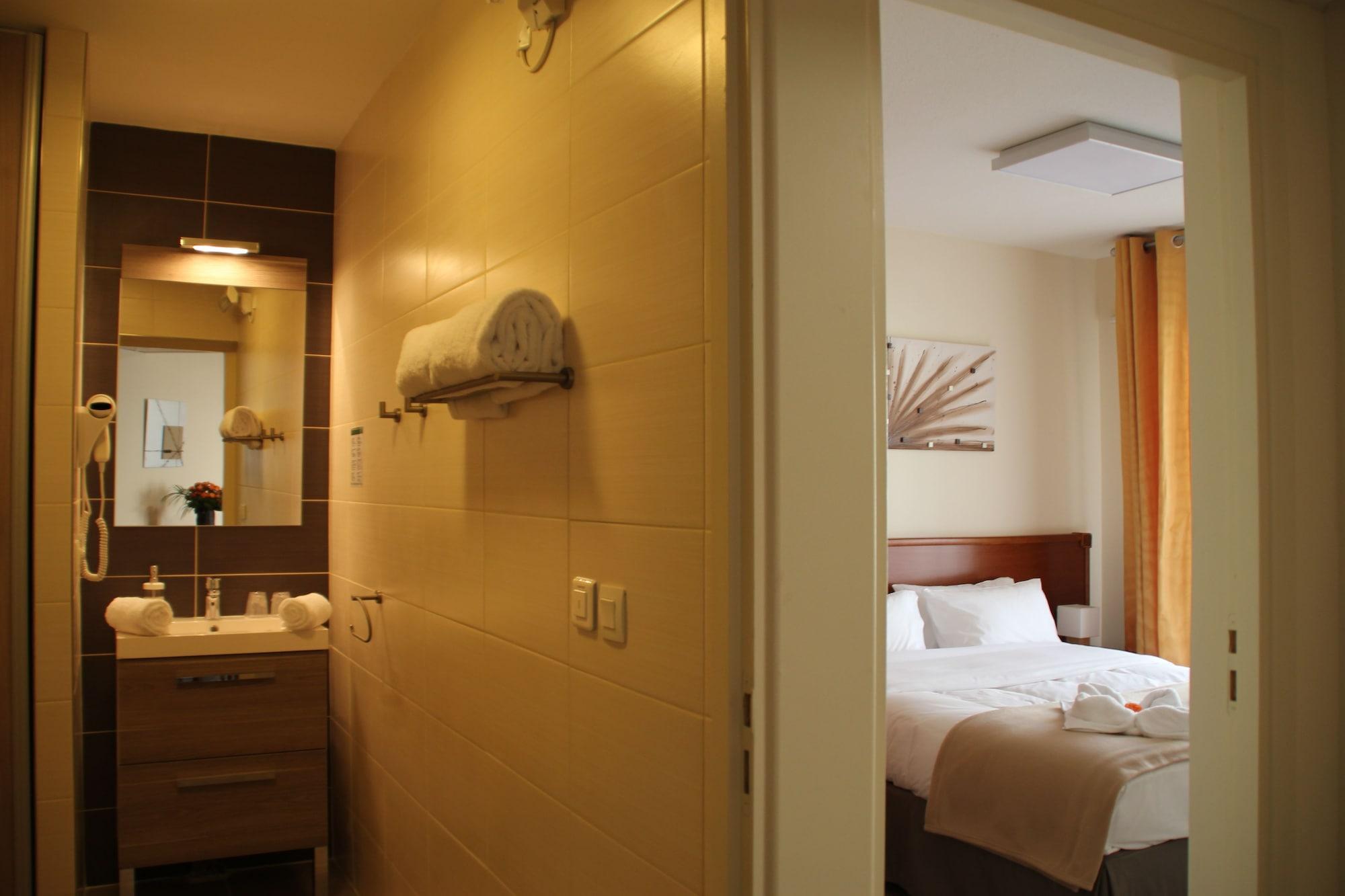 Equipamiento de Habitación The Originals Boutique, Hôtel l'Occitan, Aubagne Nord