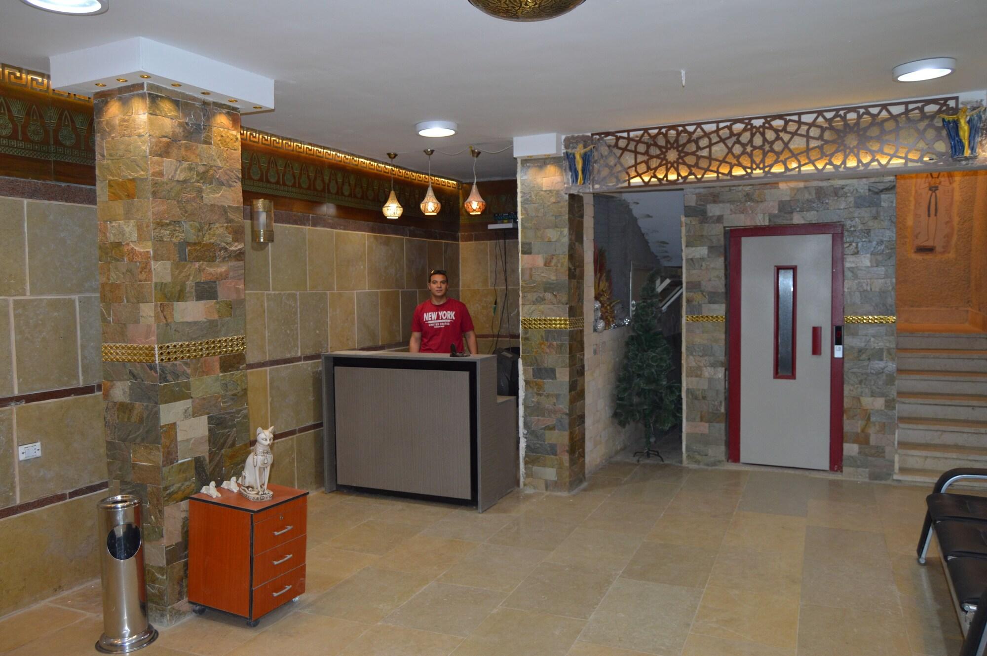 Vista Lobby Comfort Pyramids inn