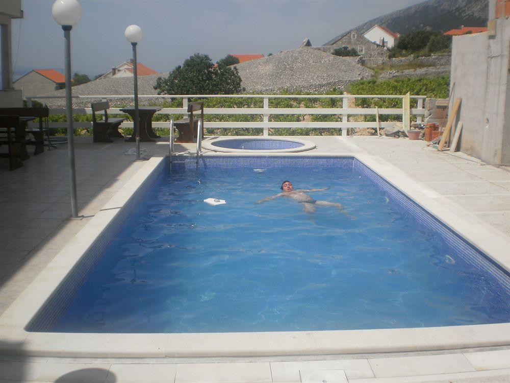 Vista Piscina Villa Ana
