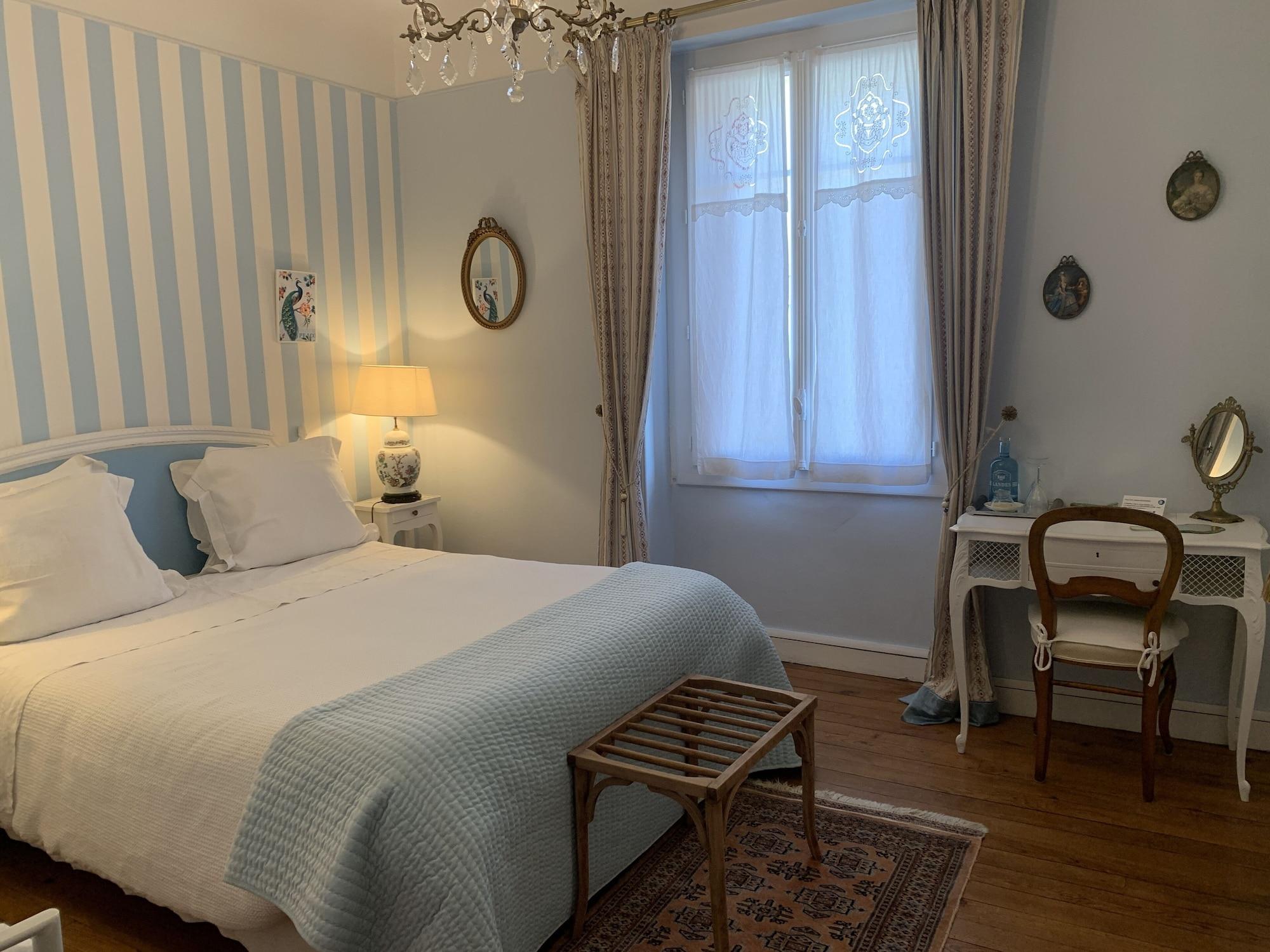 Varios La Croix Blanche