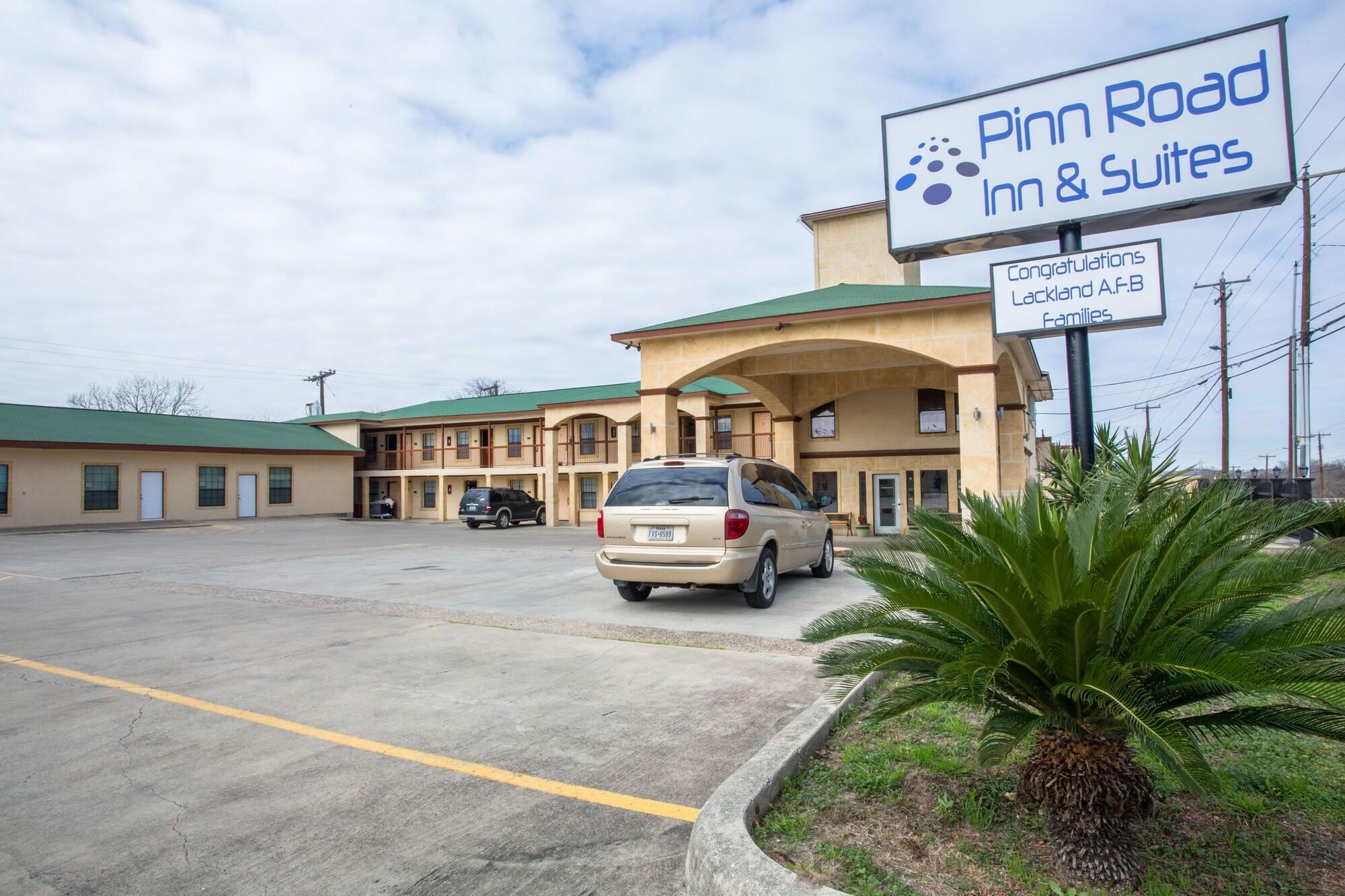 Vista Exterior Pinn Road Inn and Suites