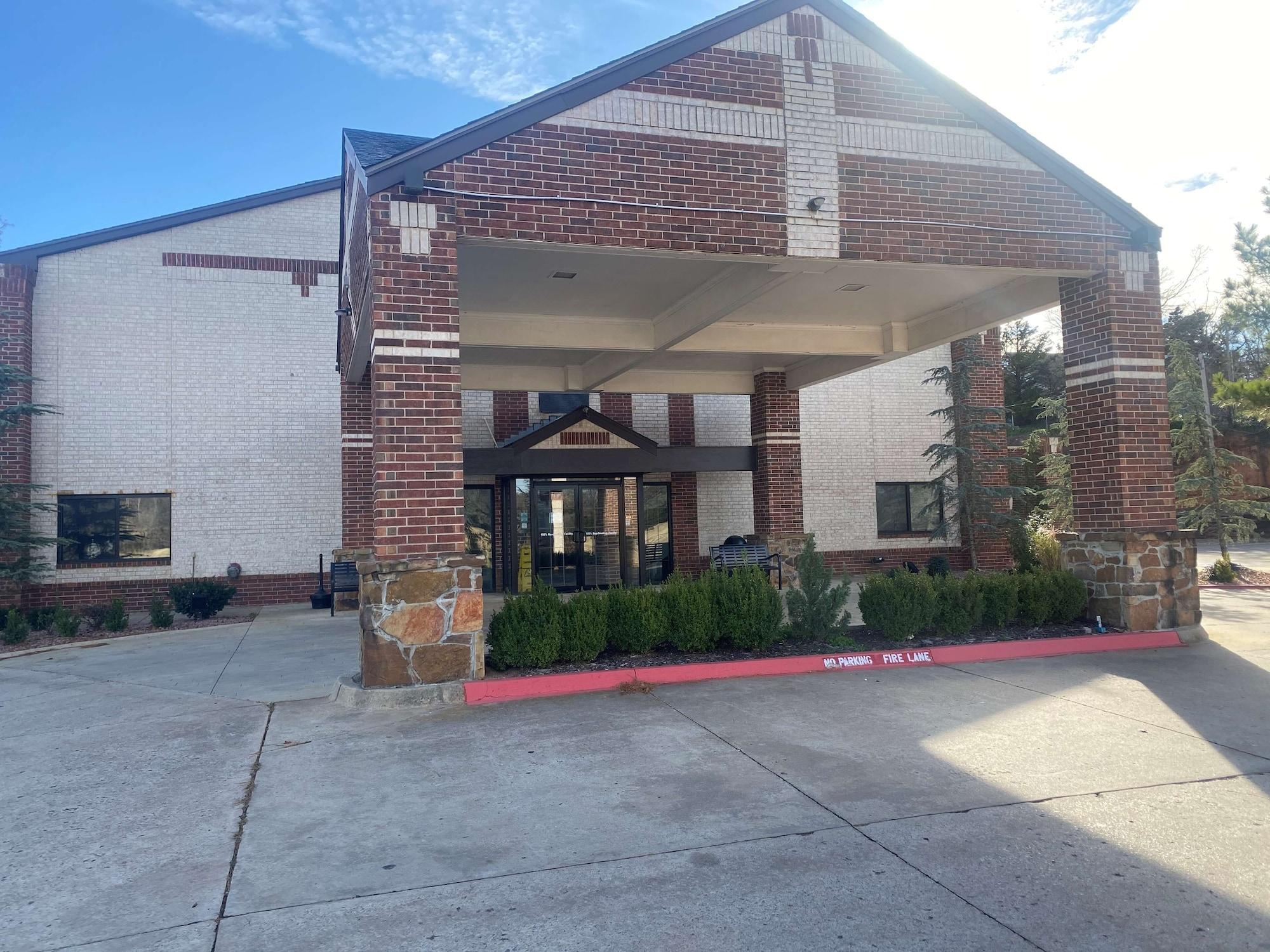 Vista Exterior SureStay Plus Hotel by Best Western Edmond