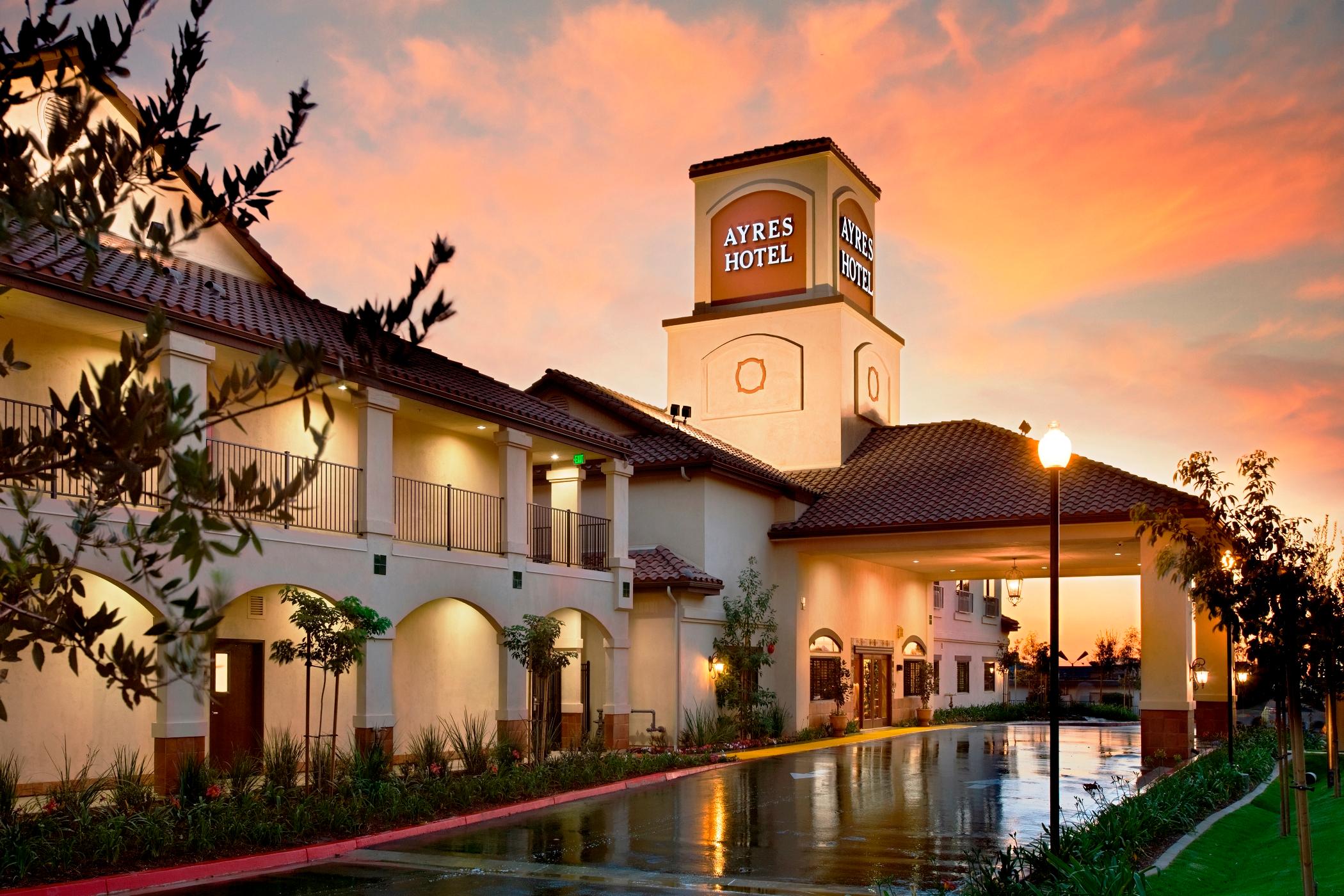 Vista Exterior Ayres Hotel Redlands – Loma Linda