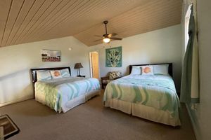 Alquiler Vacacional - Legal Short Term on Golf Course, Upper Floor , On The Quiet North shore .