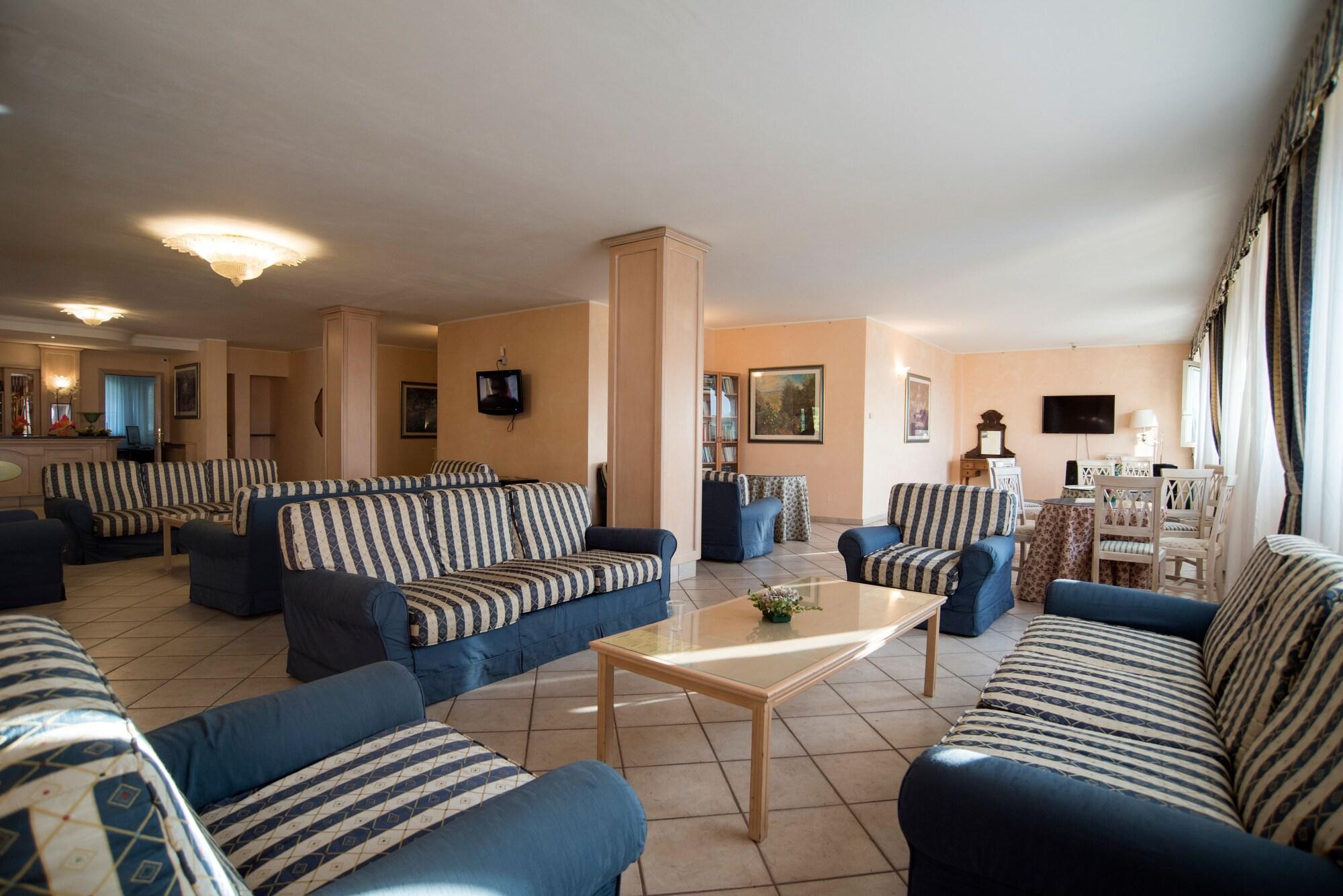 Vista Lobby Antico Colle Toscano Resort