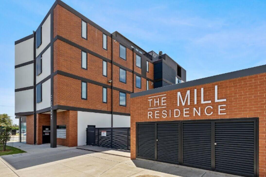 Vista Exterior Apartments by the International