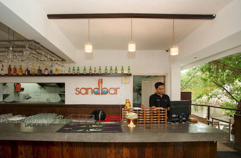 Bar/Salón Maharani Beach Hotel