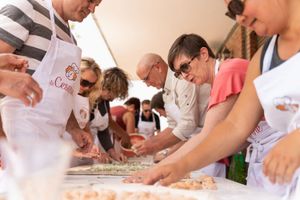 Actividad - Comparte tu amor por la pasta: clase de pasta y tiramisú en grupos pequeños en la casa de un local en Positano