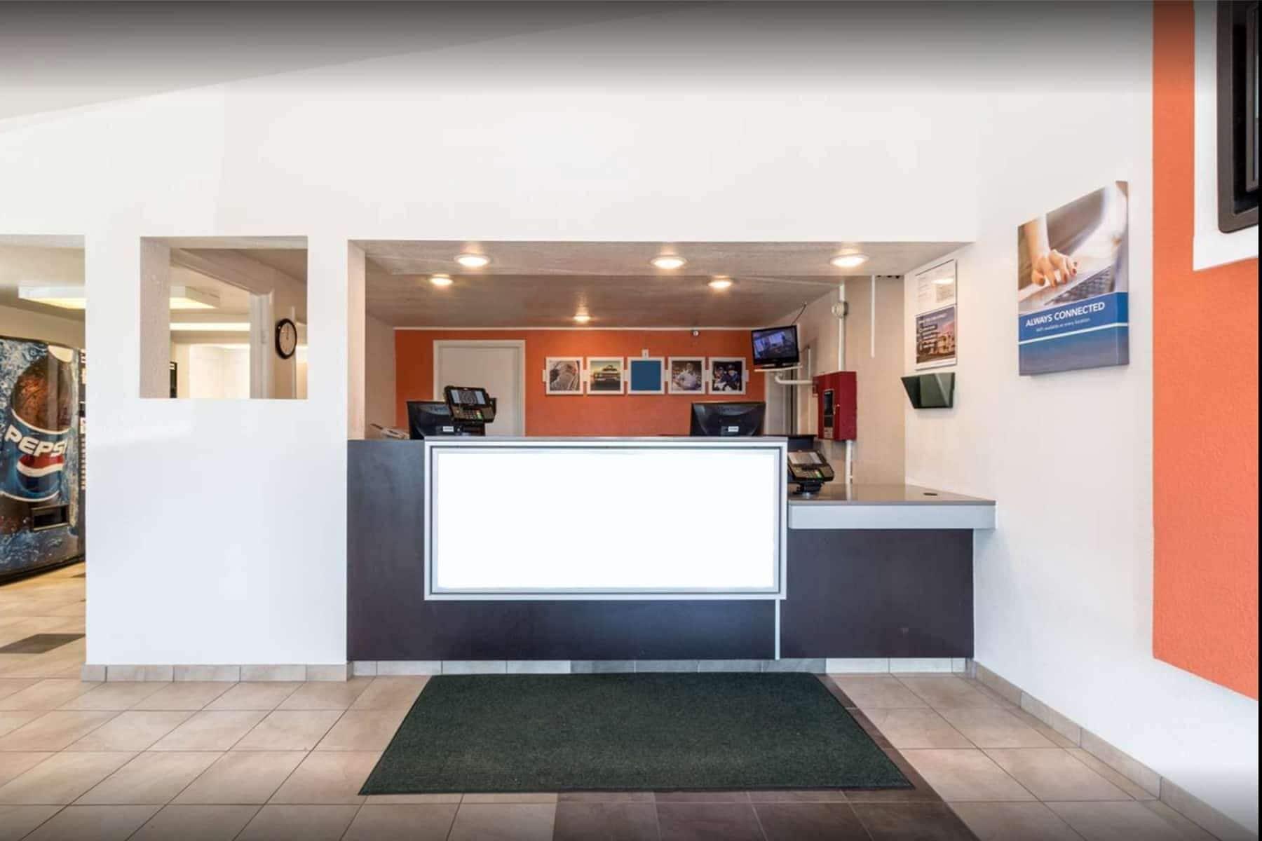 Vista Lobby Travelodge by Wyndham Lansing