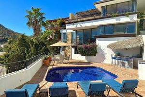 Alquiler Vacacional - A Sparkling Ocean-View Oasis with Private Pool!