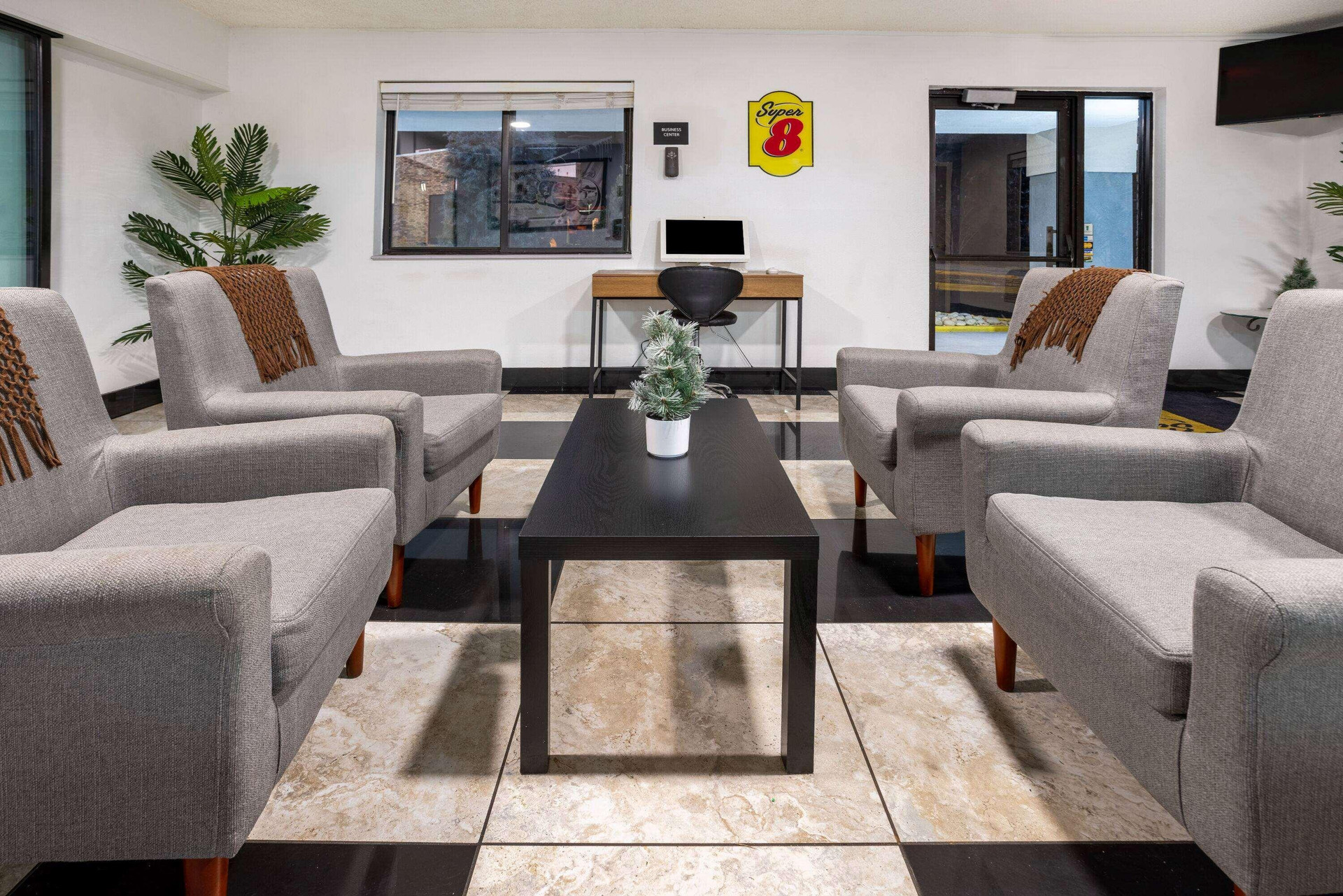 Vista Lobby Super 8 by Wyndham Villa Rica