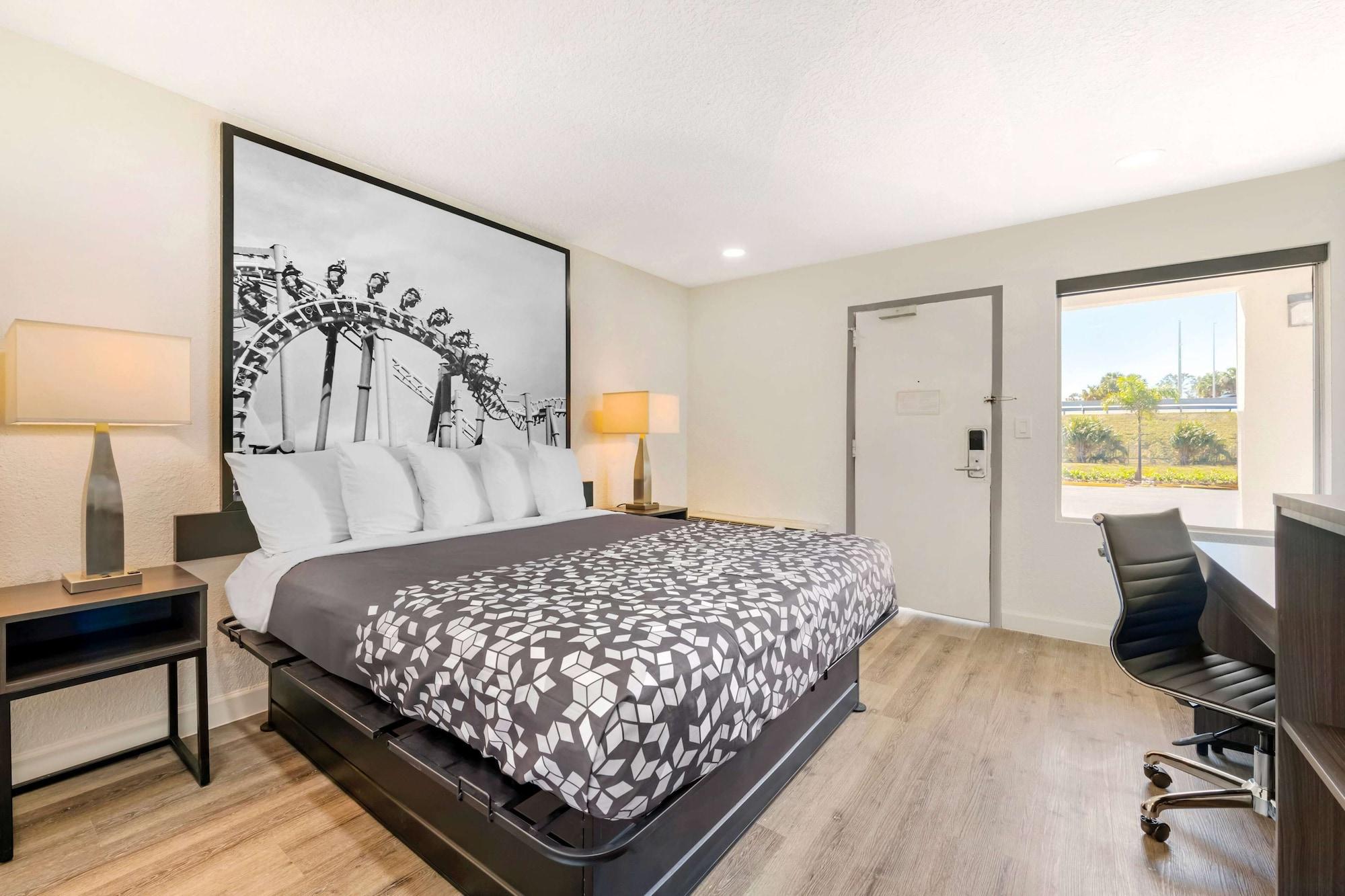 Habitación Super 8 by Wyndham Orlando Near Florida Mall