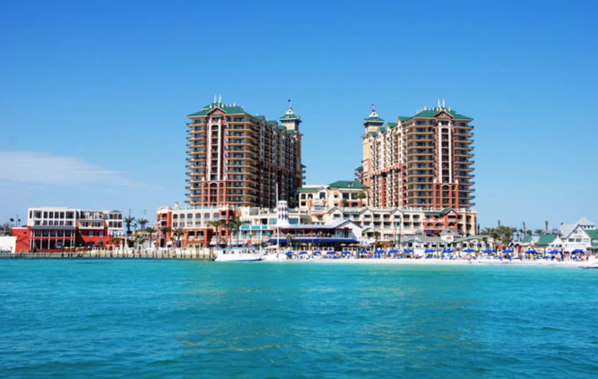 Vista Exterior Emerald Grande Vacation Resort by Resort Stay