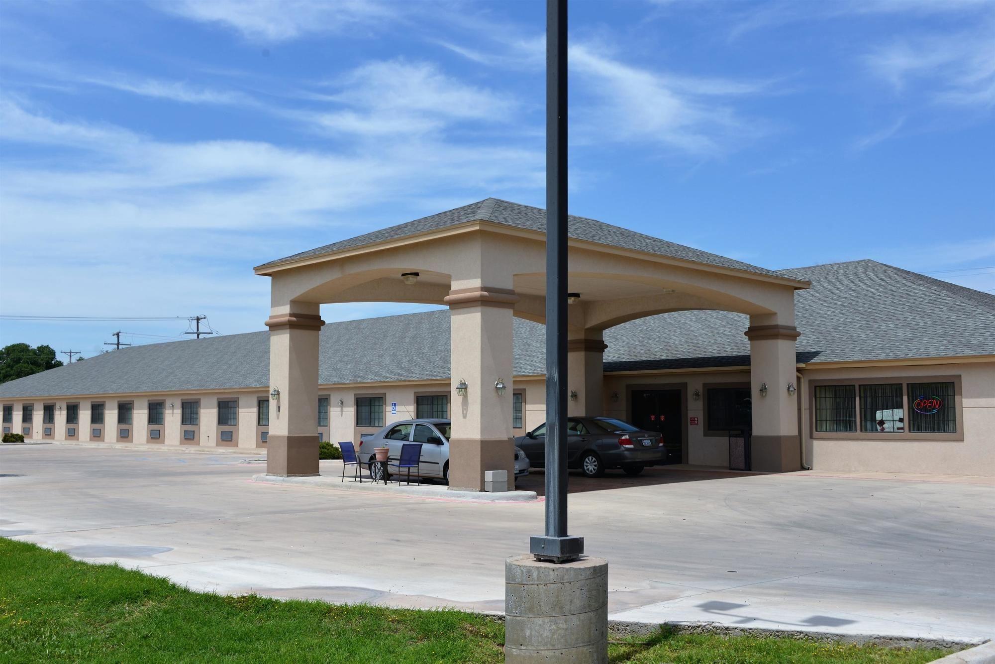 Vista Exterior Irish Inn And Suites