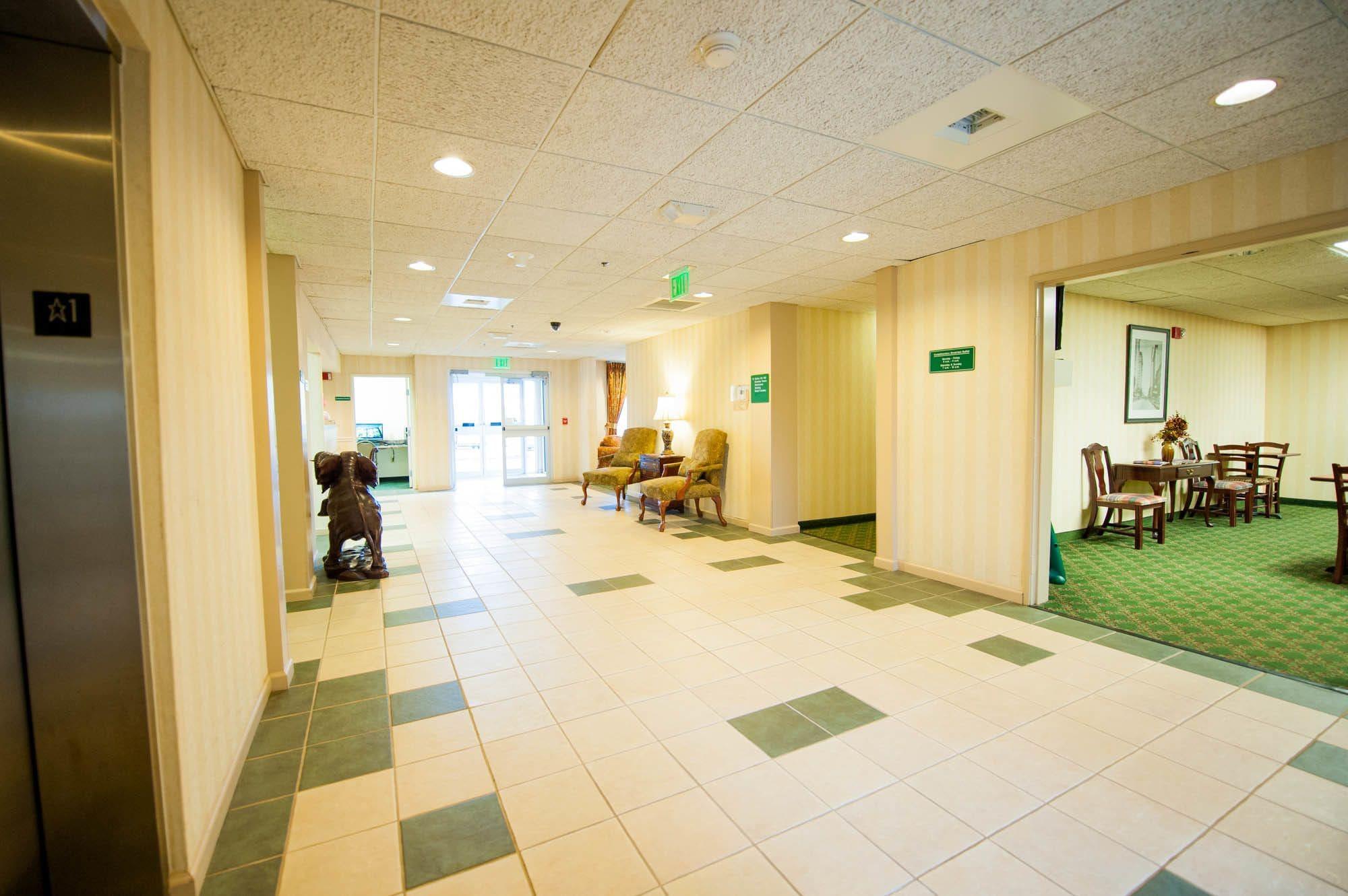 Vista Lobby Greystone Inn and Suites