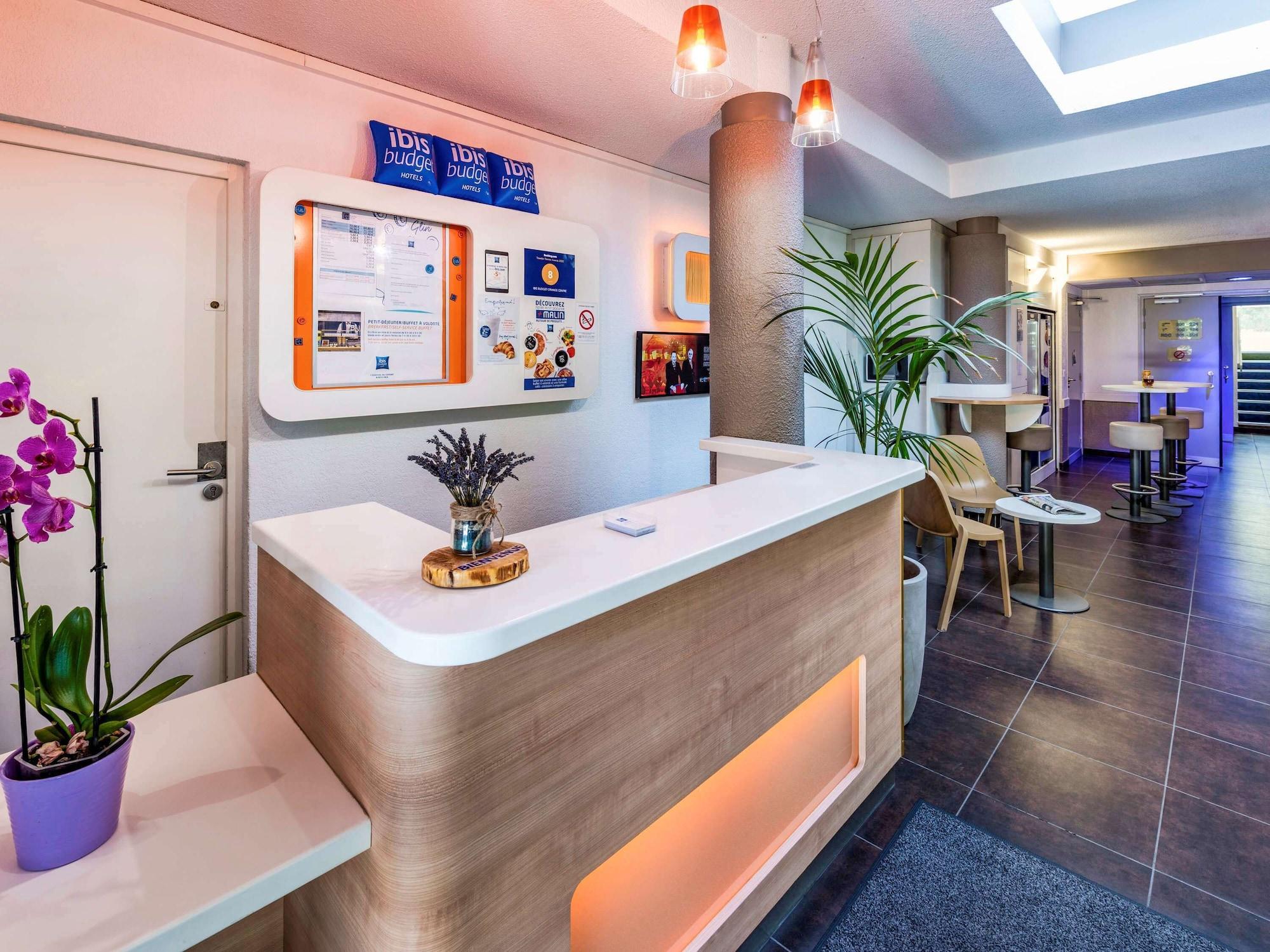 Vista Exterior ibis budget Orange Centre