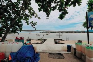 Alojamiento - Riverbank Dungun Guesthouse & Cafe