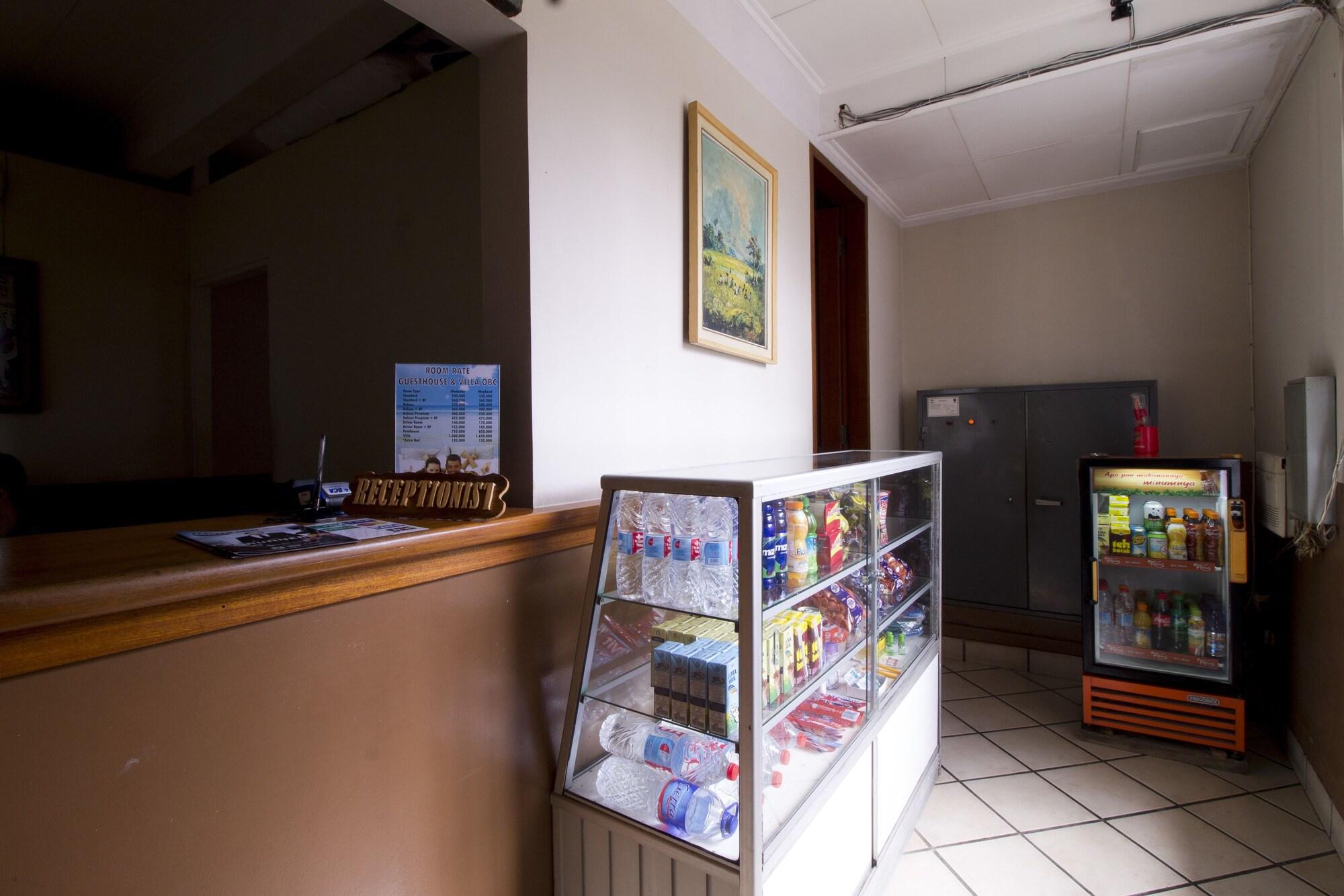 Comodidades del Alojamiento RedDoorz Plus near Parahyangan University