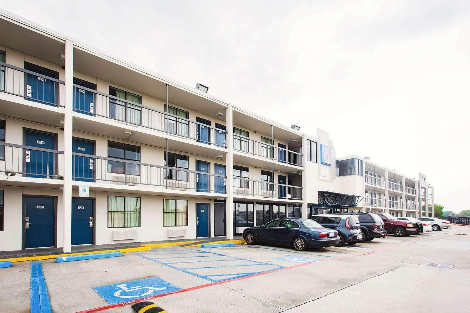 Vista Exterior Studio 6 Houston, TX – Medical Center NRG Stadium