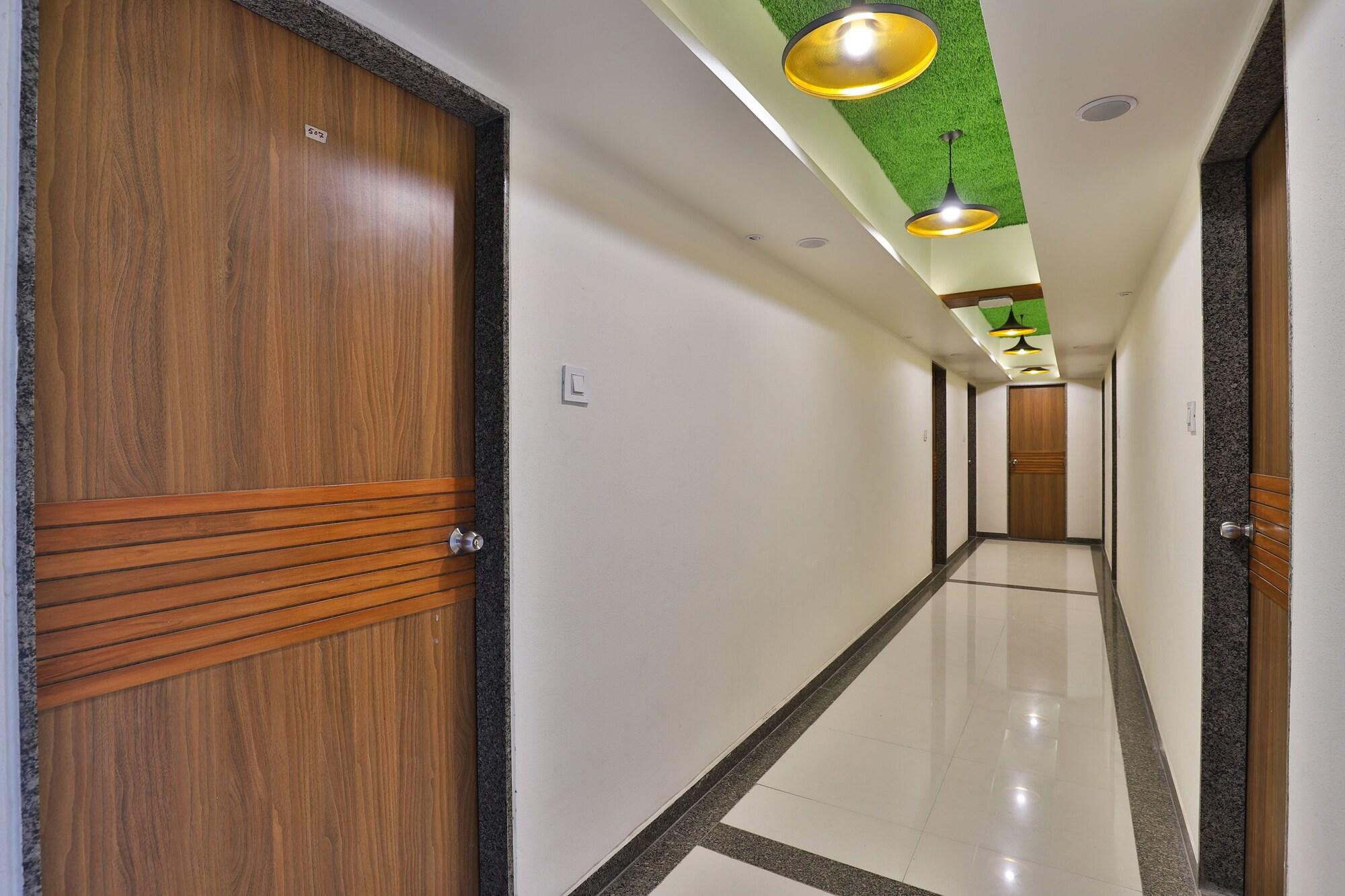 Varios OYO 15981 Hotel Shiv Ganga