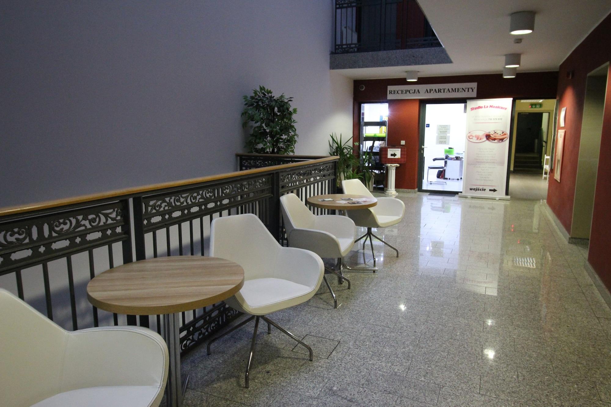 Vista Lobby Lucky Apartments - Old Town