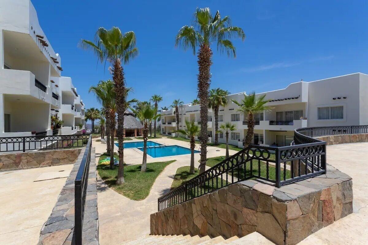 Vista Piscina Condo Dora by TRVL2HM