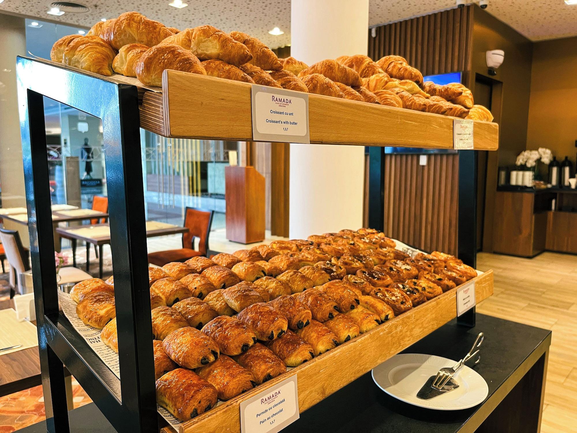 Restaurant Ramada Plaza by Wyndham Craiova