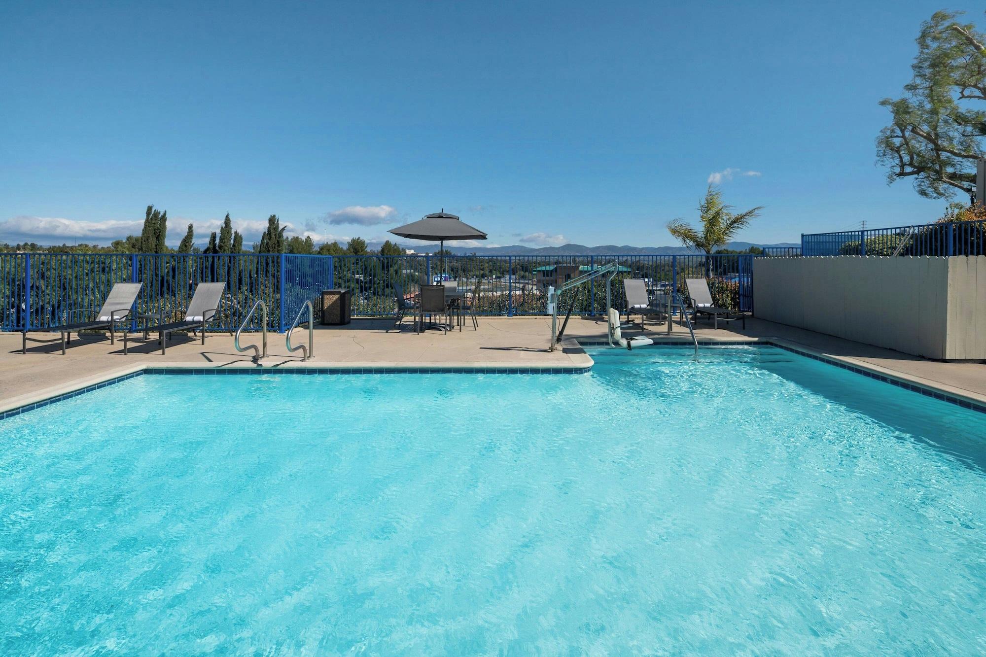 Vista Piscina Fairfield Inn Santa Clarita Valencia