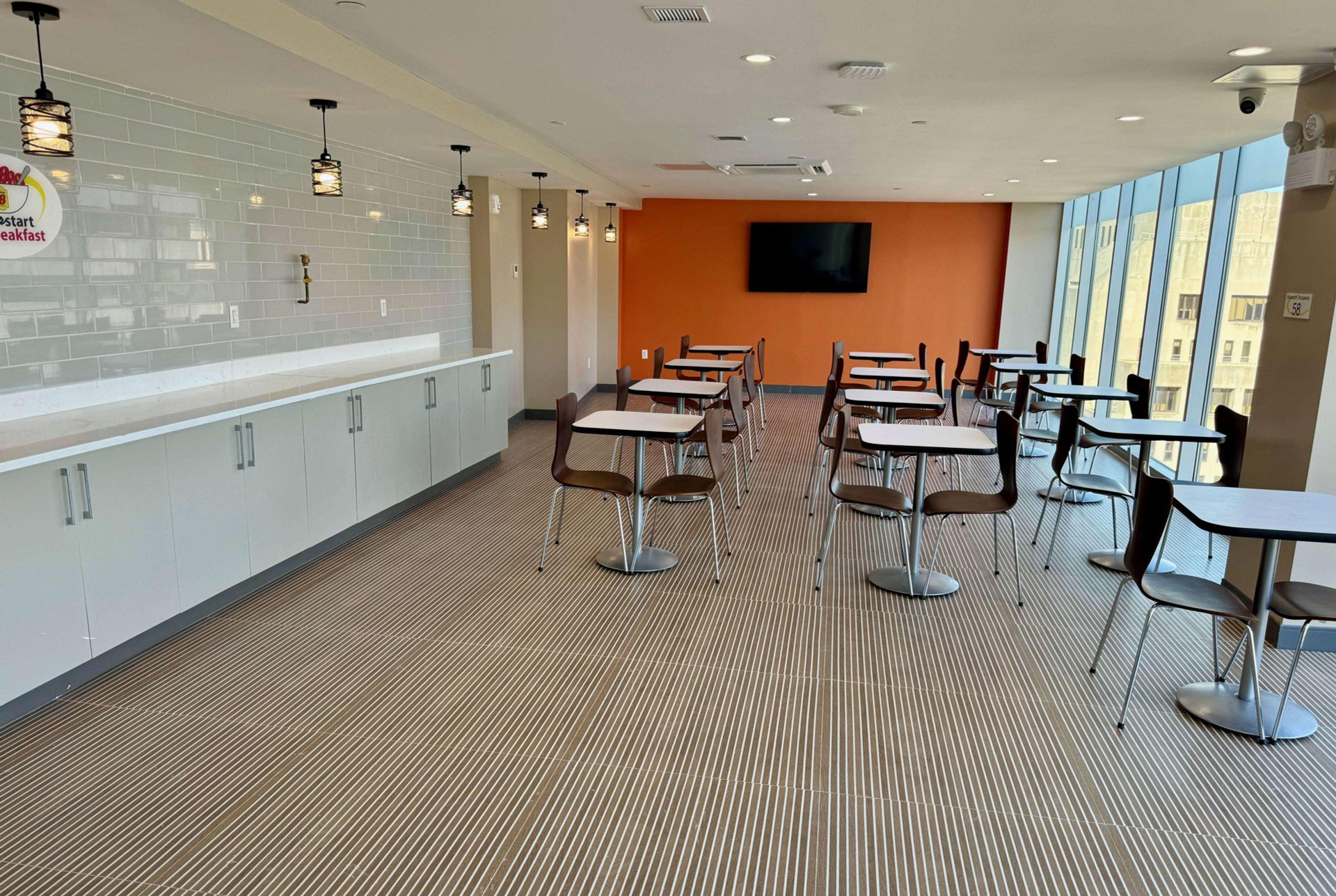 Restaurant Super 8 By Wyndham Bronx Near Stadium