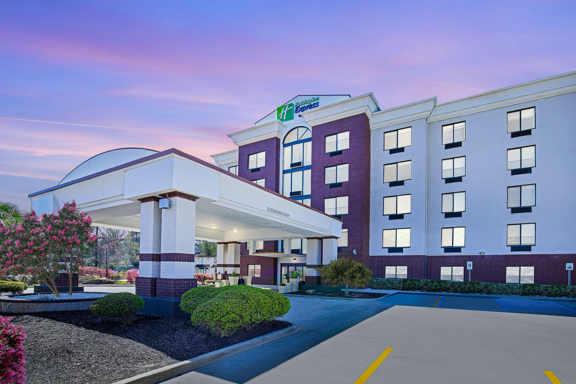 Vista Exterior Holiday Inn Express Birmingham Inverness 280