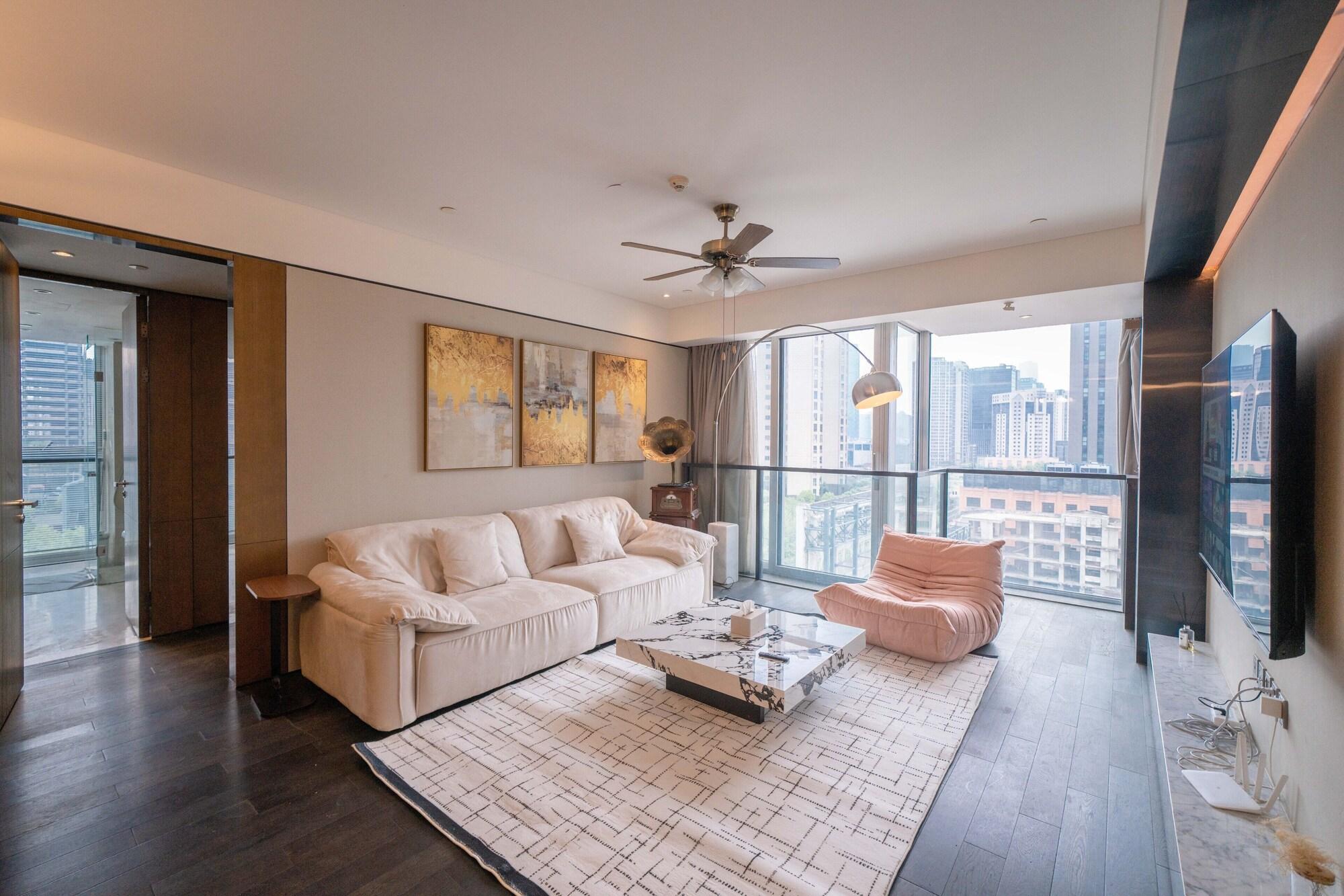 Varios ZHome-Luxury Three bedroom Suite