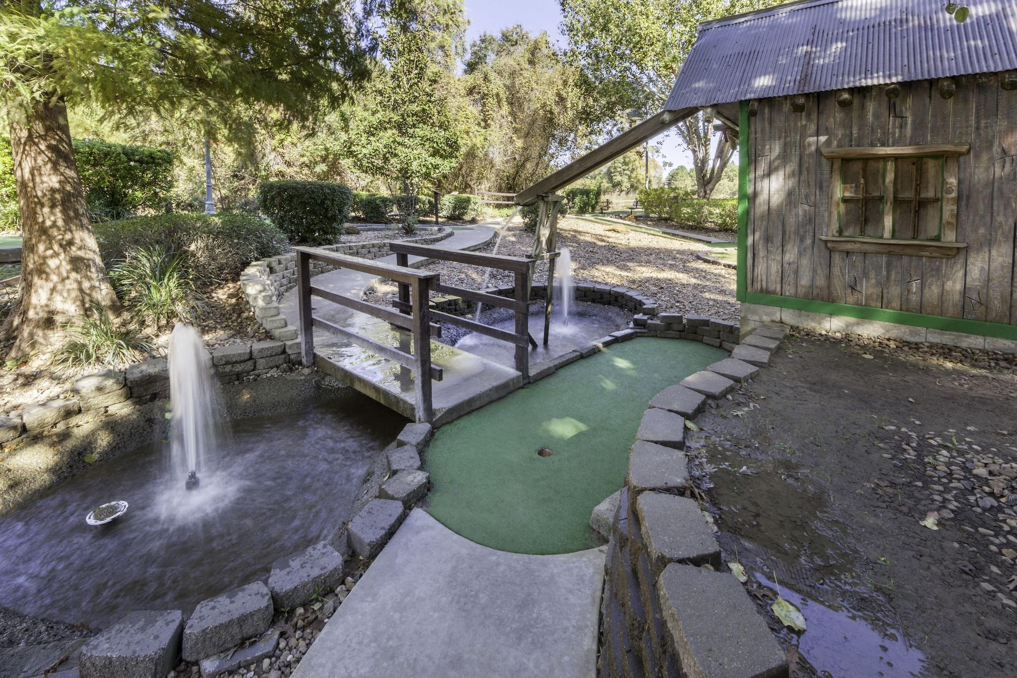 Campo de Golf Holiday Inn Club Vacations Piney Shores Resort at Lake Conroe by IHG