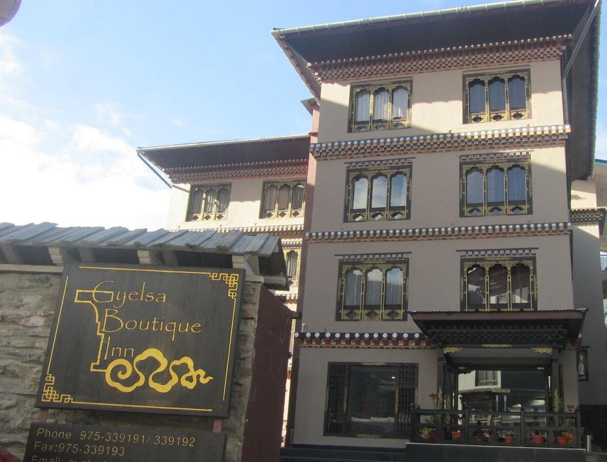 Varios Gyelsa Boutique