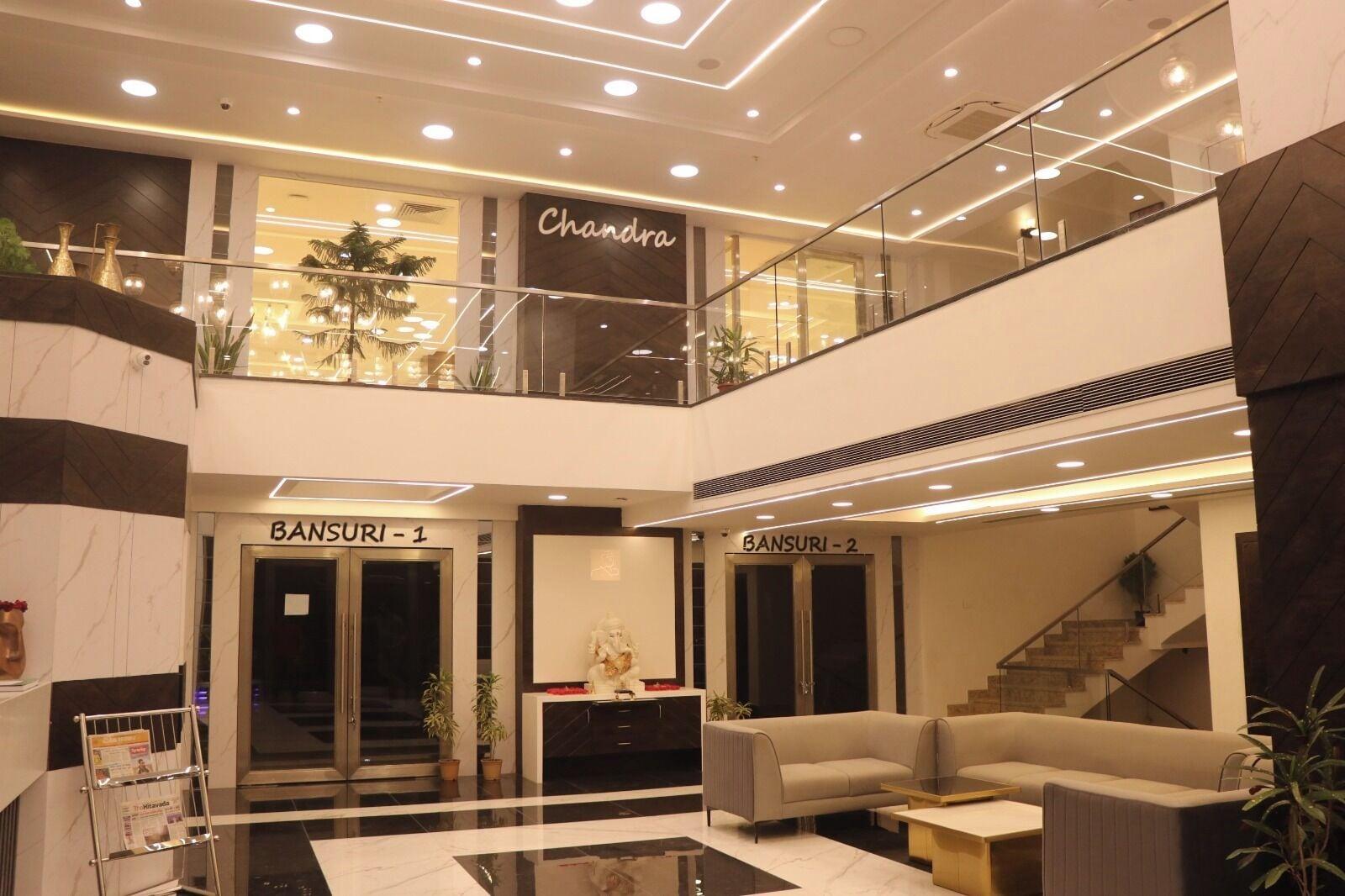 Vista Lobby hotel kadamb tree