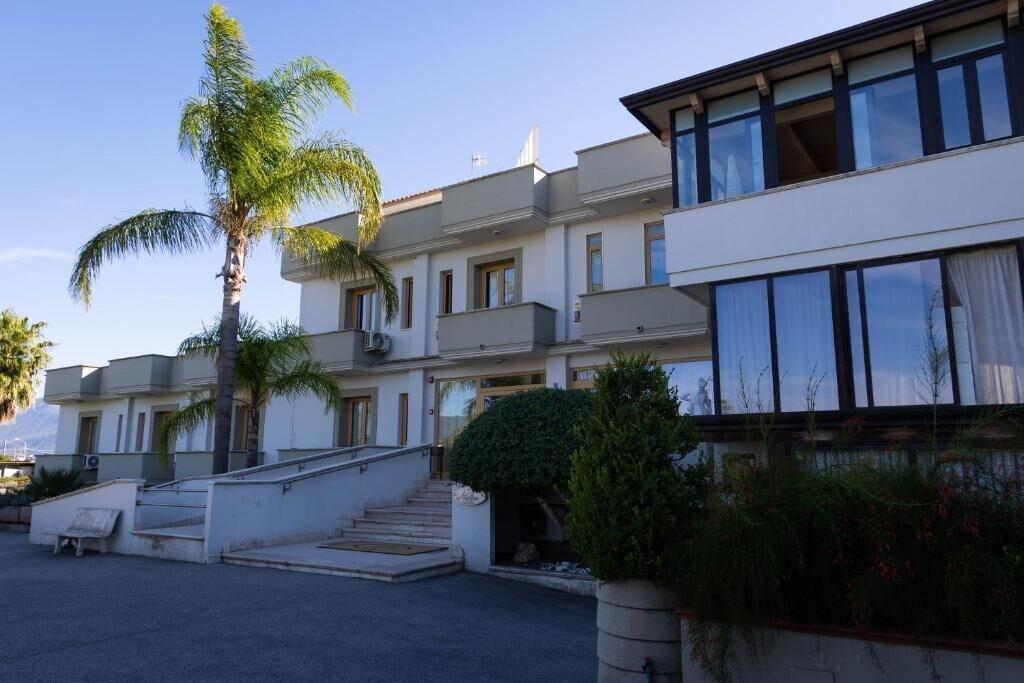 Vista Exterior Hotel Nelton