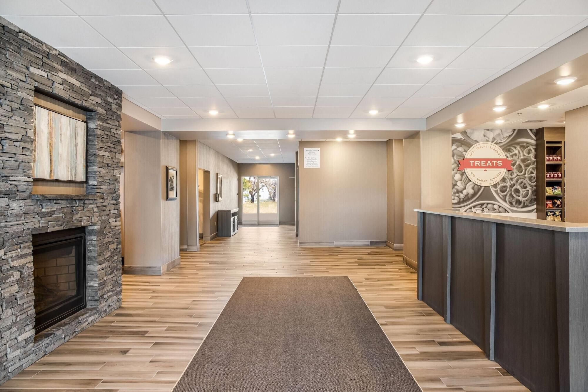 Vista Lobby Ramada by Wyndham St. Paul AB