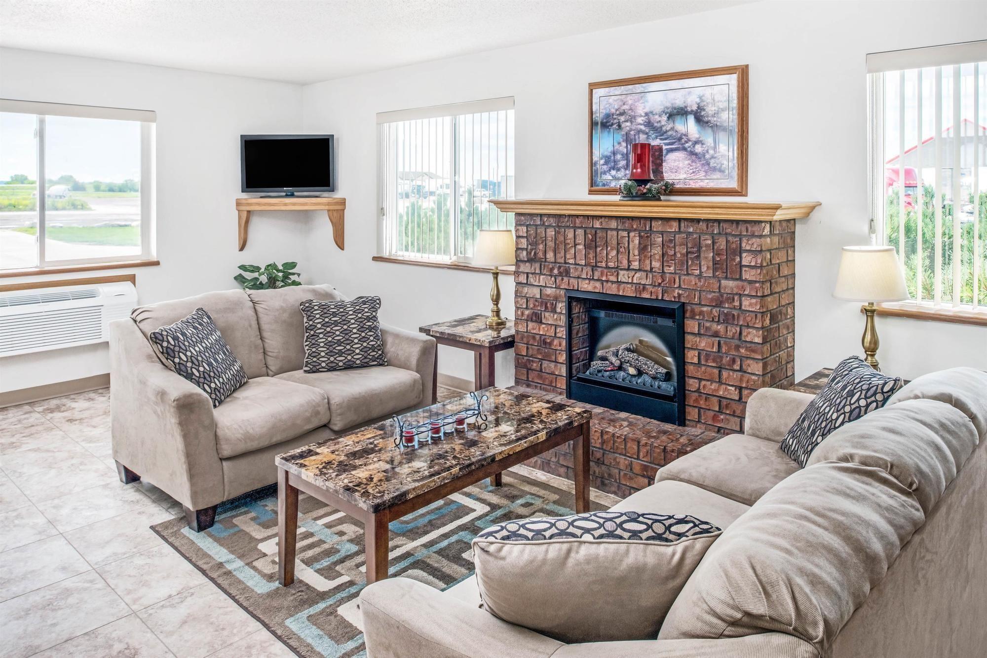 Vista Lobby Super 8 by Wyndham Nebraska City