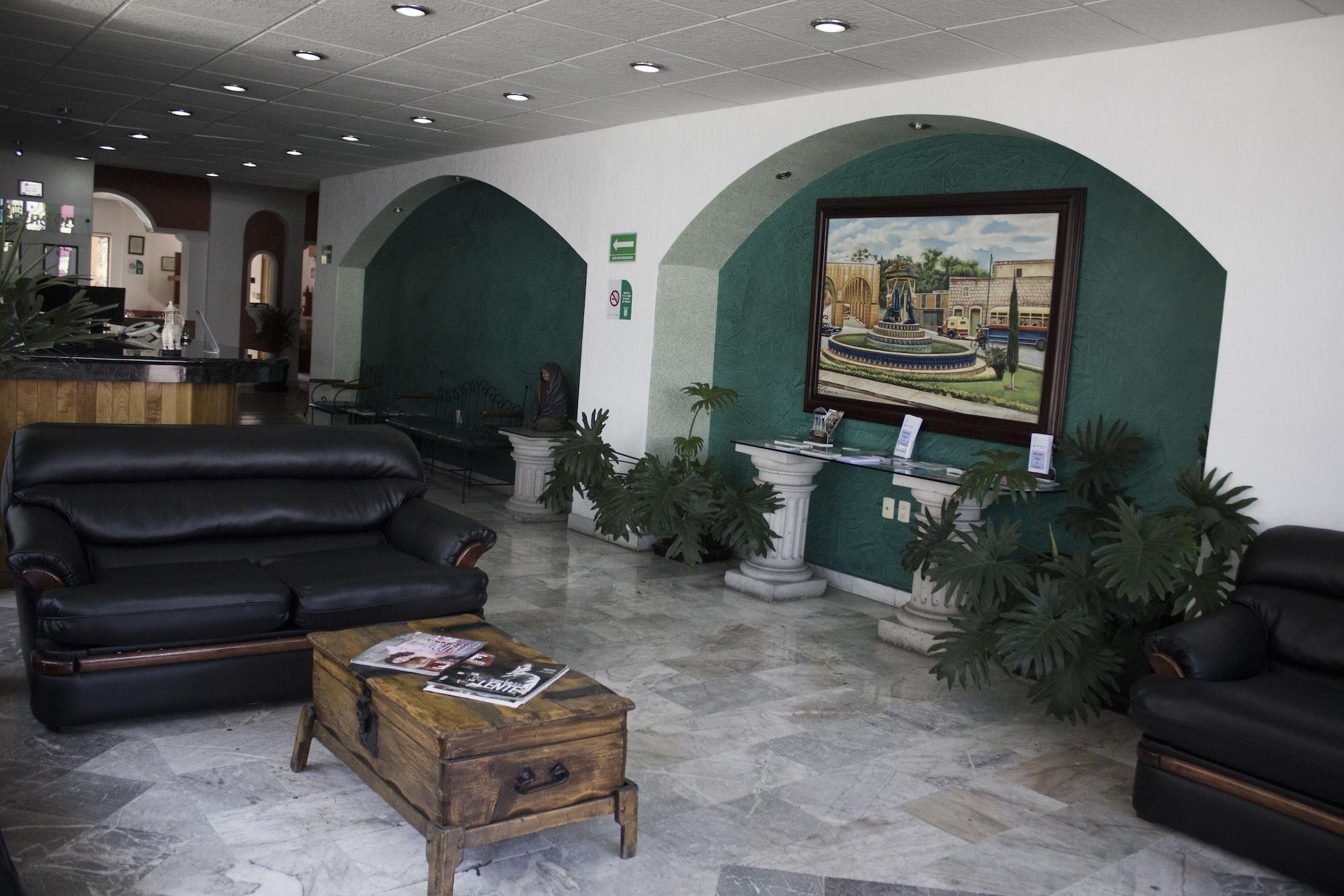 Vista Lobby Estanza Hotel & Suites
